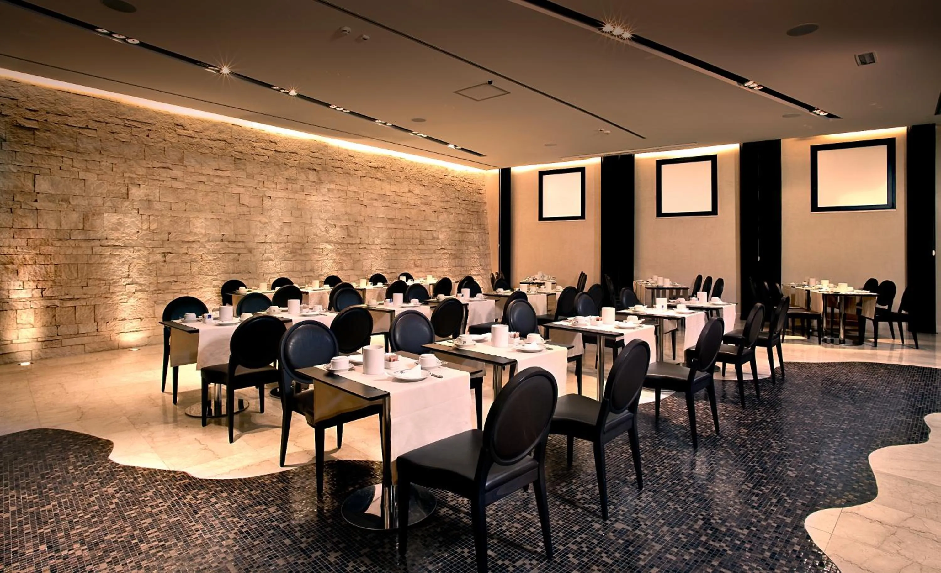 Restaurant/places to eat in Hotel Regina Margherita