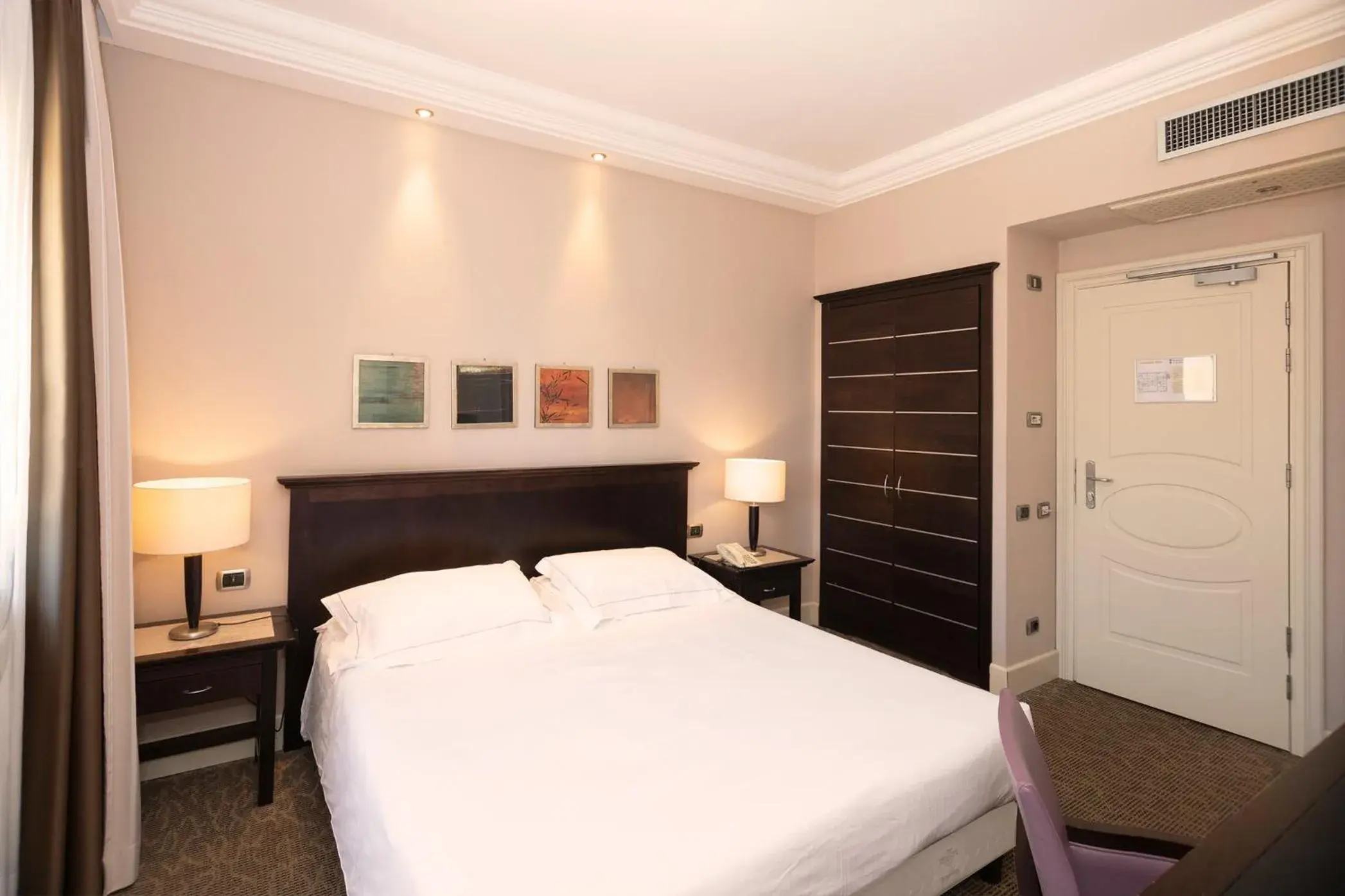 Photo of the whole room, Bed in Hotel Regina Margherita Photo of the whole room, Bed in Hotel Regina Margherita