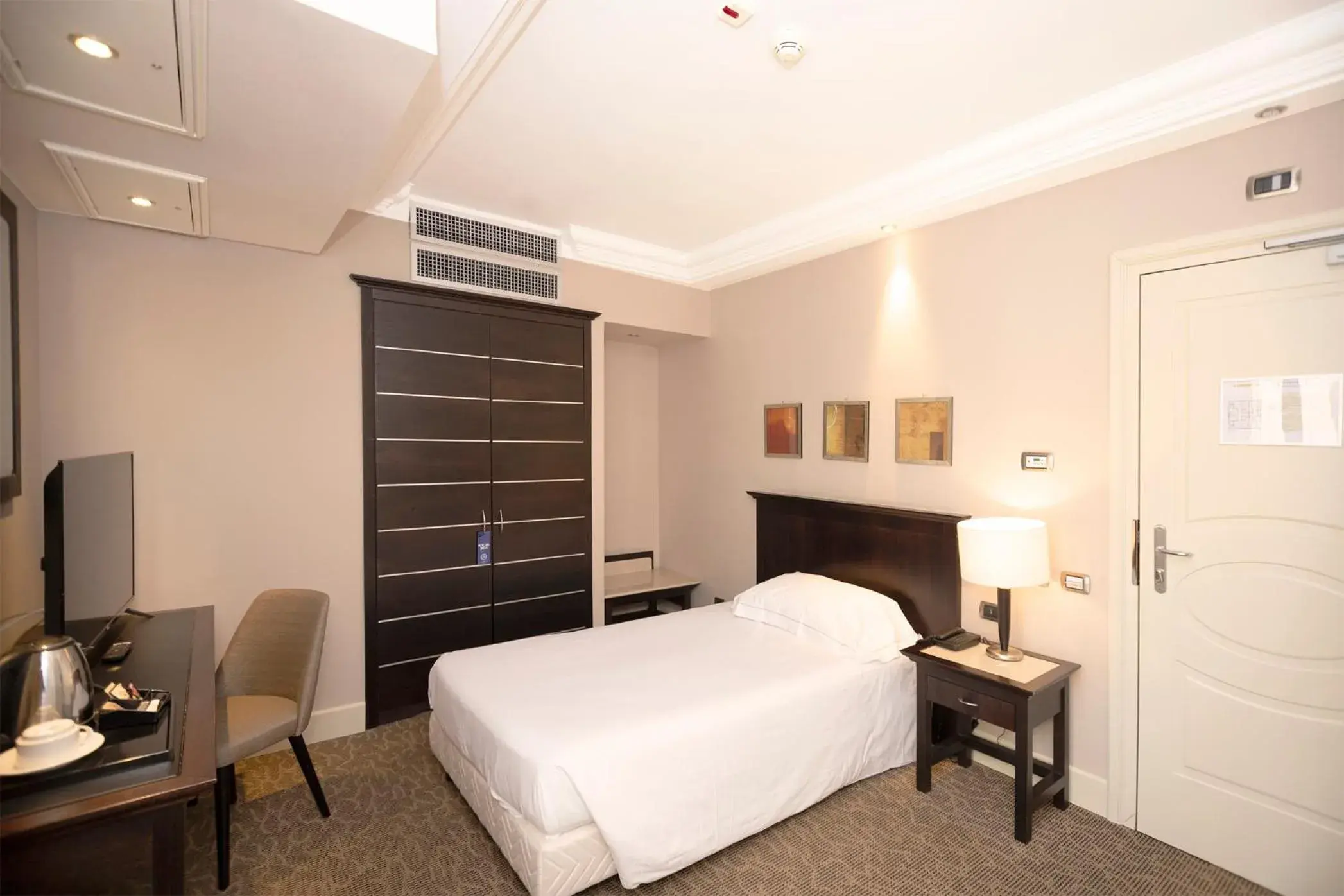 Photo of the whole room, Bed in Hotel Regina Margherita Photo of the whole room, Bed in Hotel Regina Margherita