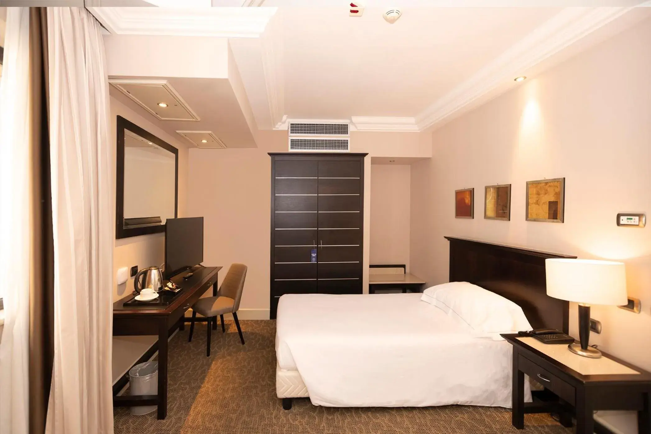 Photo of the whole room, Bed in Hotel Regina Margherita Photo of the whole room, Bed in Hotel Regina Margherita