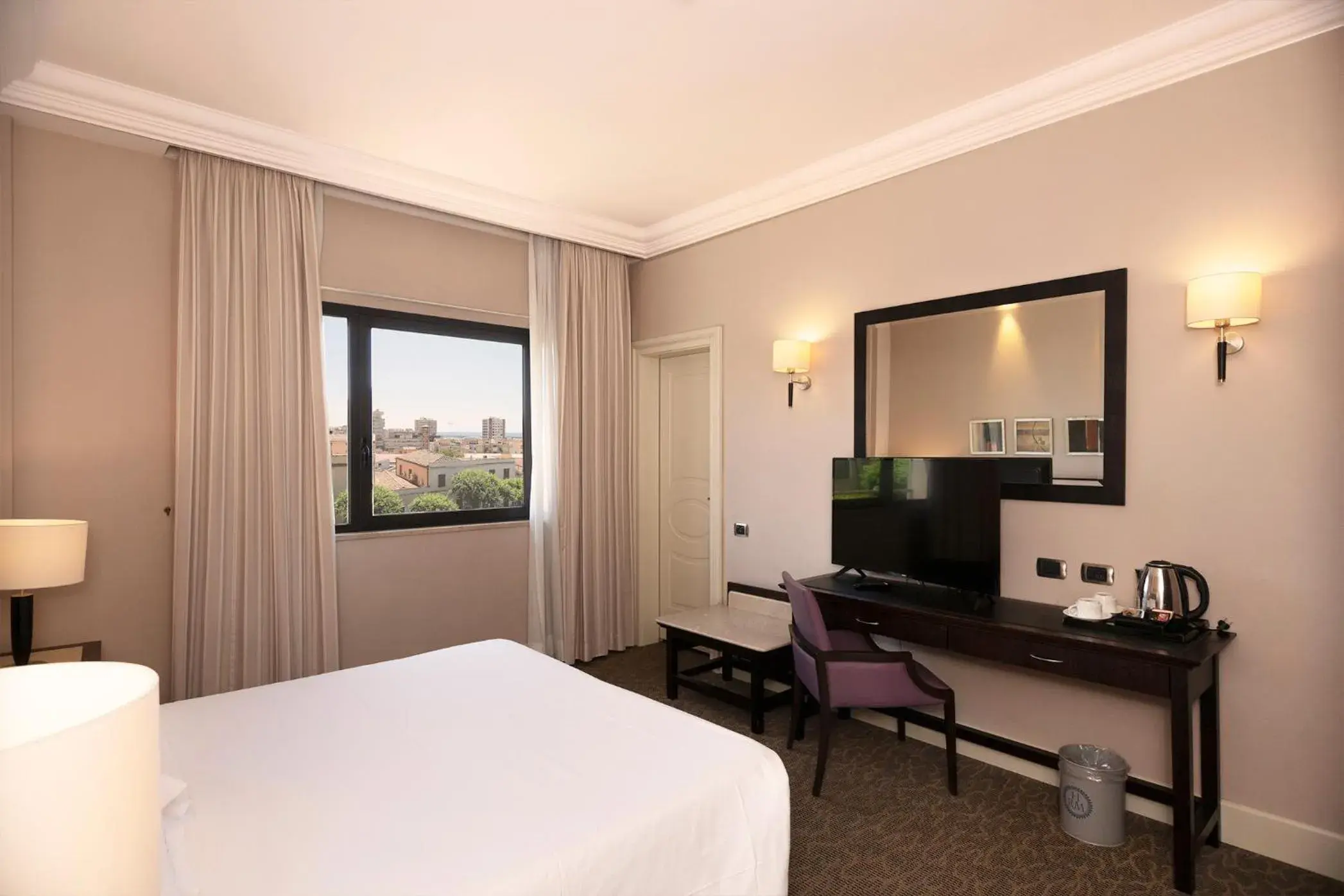 Photo of the whole room, Bed in Hotel Regina Margherita Photo of the whole room, Bed in Hotel Regina Margherita