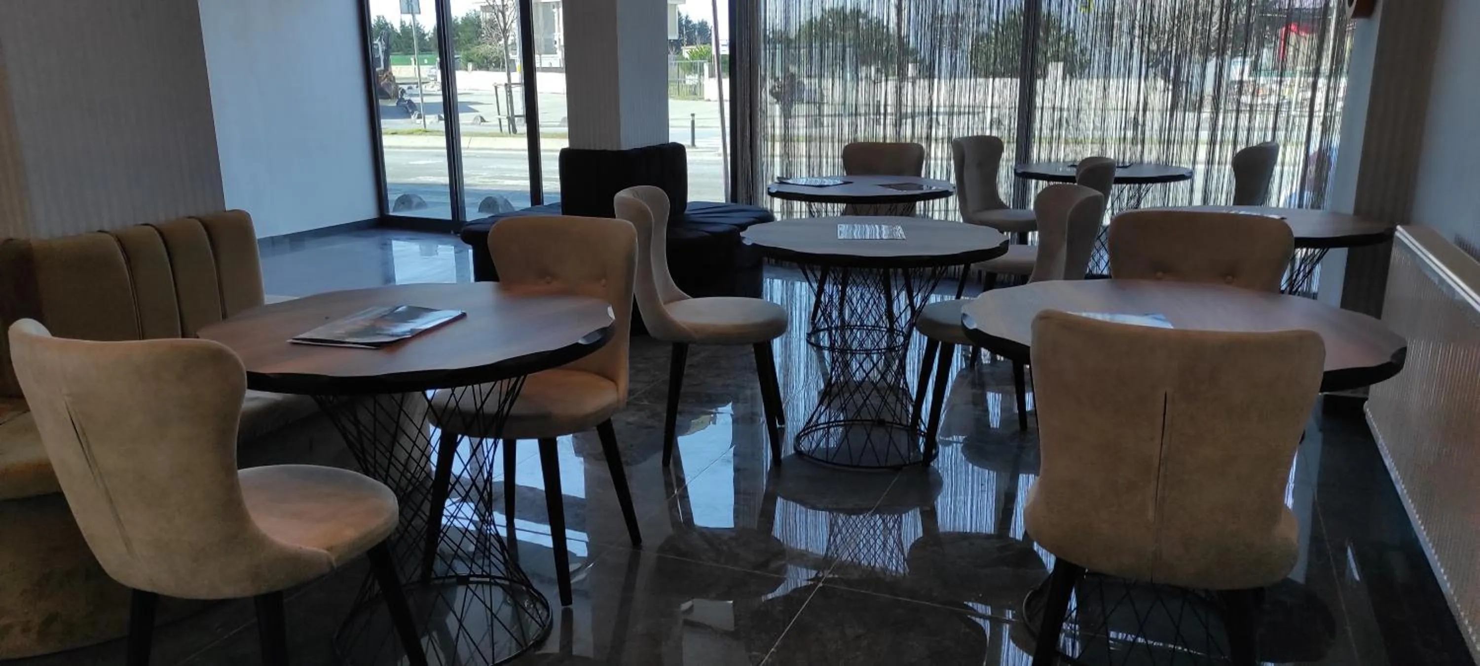 Restaurant/places to eat in Acar Airport Hotel Plus