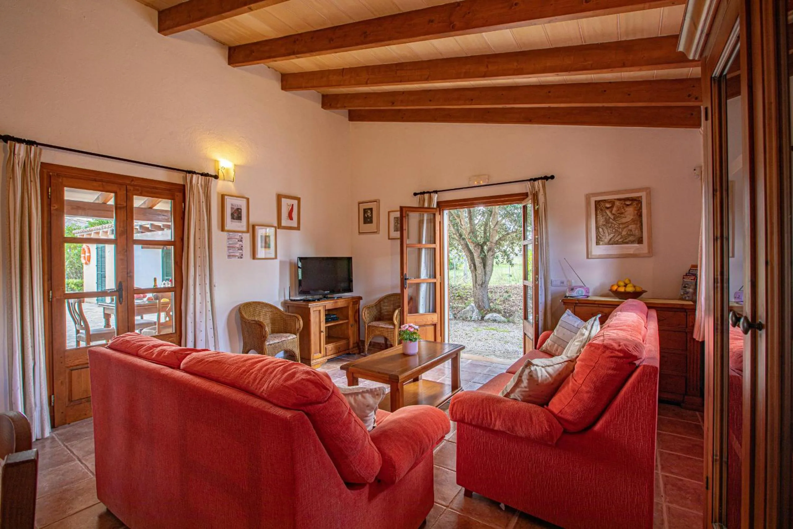 Communal lounge/ TV room in Joana