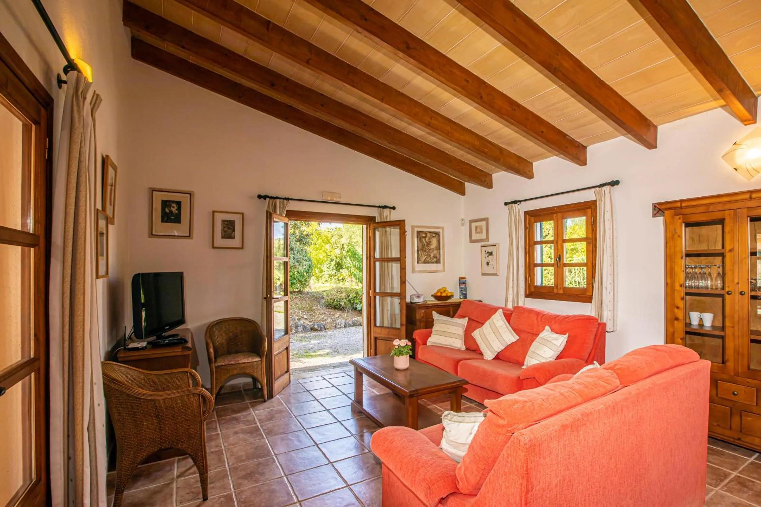 Communal lounge/ TV room in Joana