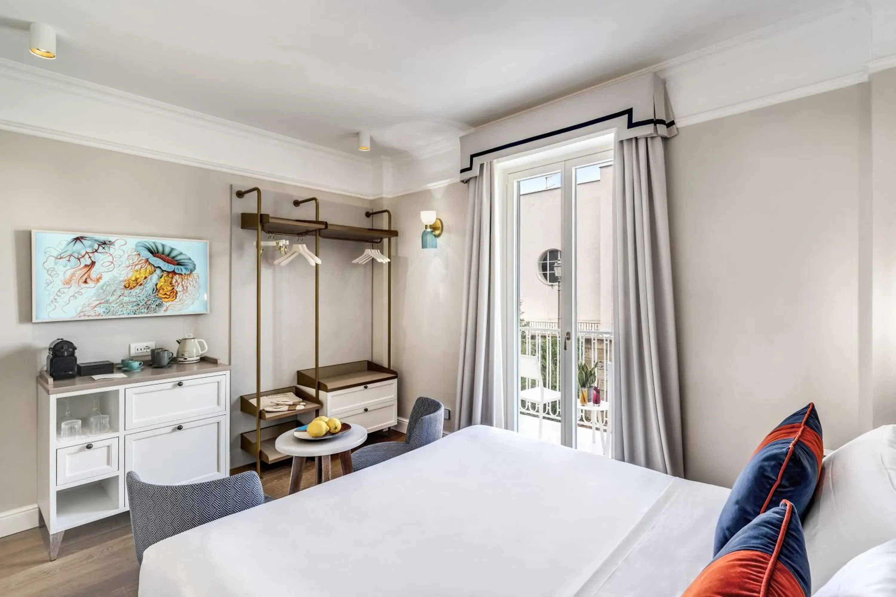 Bed in Hotel Mediterraneo Sorrento Bed in Hotel Mediterraneo Sorrento