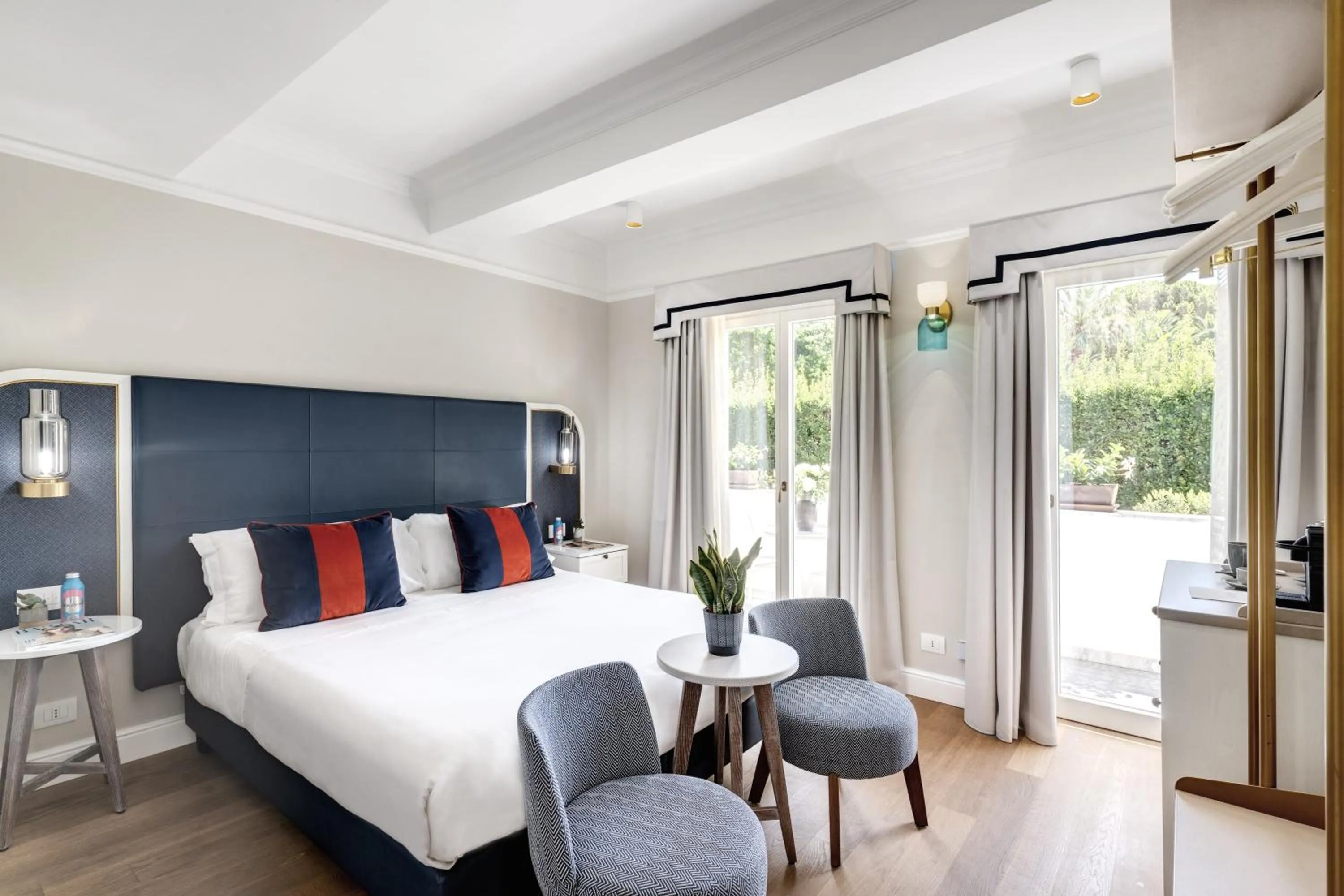 Bedroom, Bed in Hotel Mediterraneo