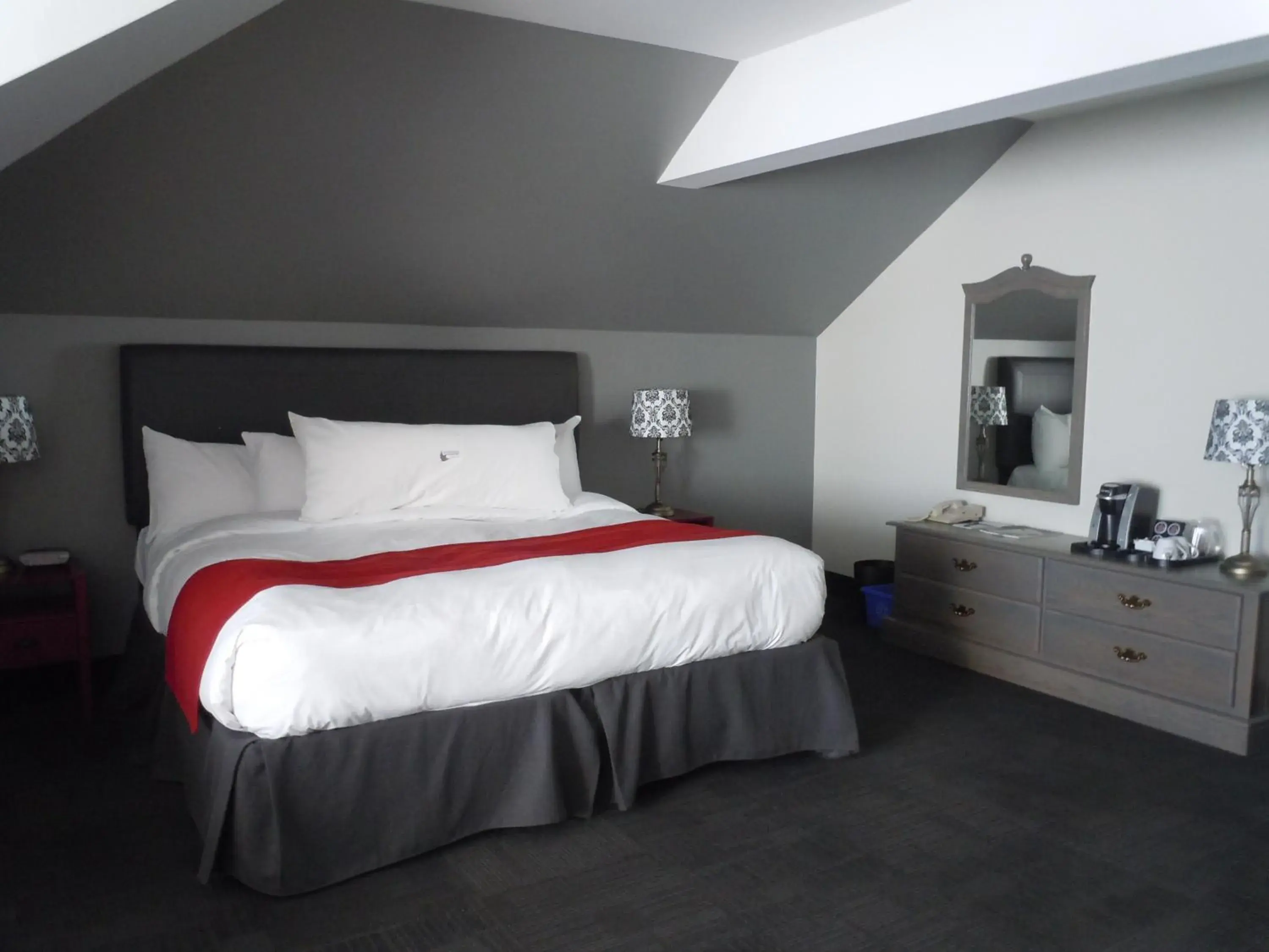 King Suite with Lake View in L'Auberge Du Lac St-Pierre King Suite with Lake View in L'Auberge Du Lac St-Pierre