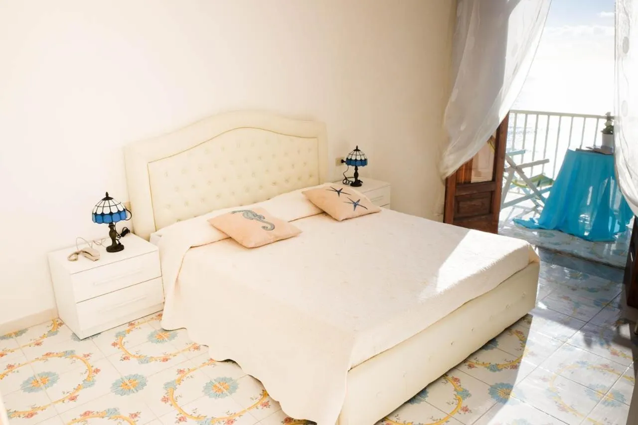 Superior Double Room with Sea View in Hotel Villa Bellavista