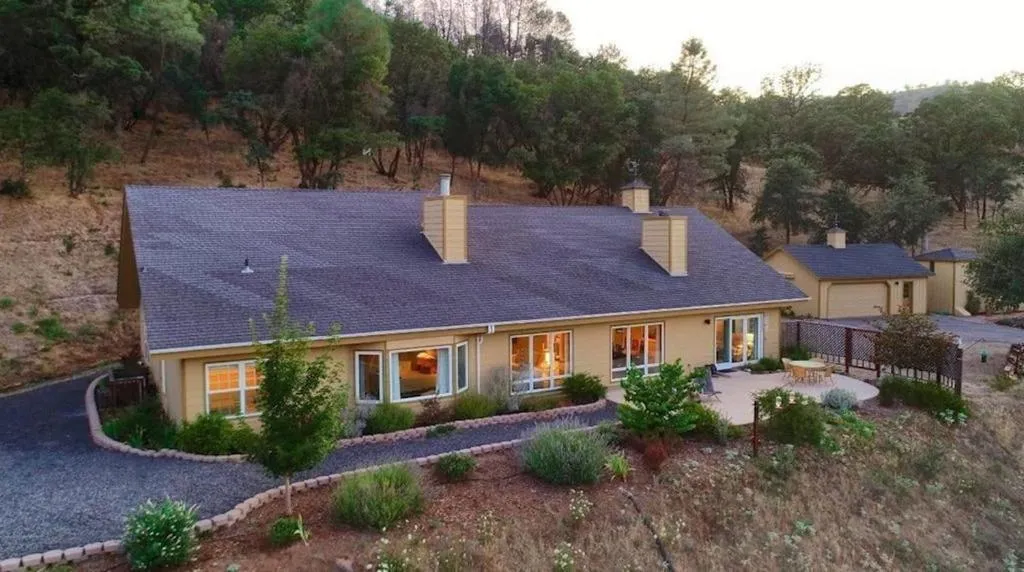 Property building in Sierra Ranch - A Yosemite Retreat