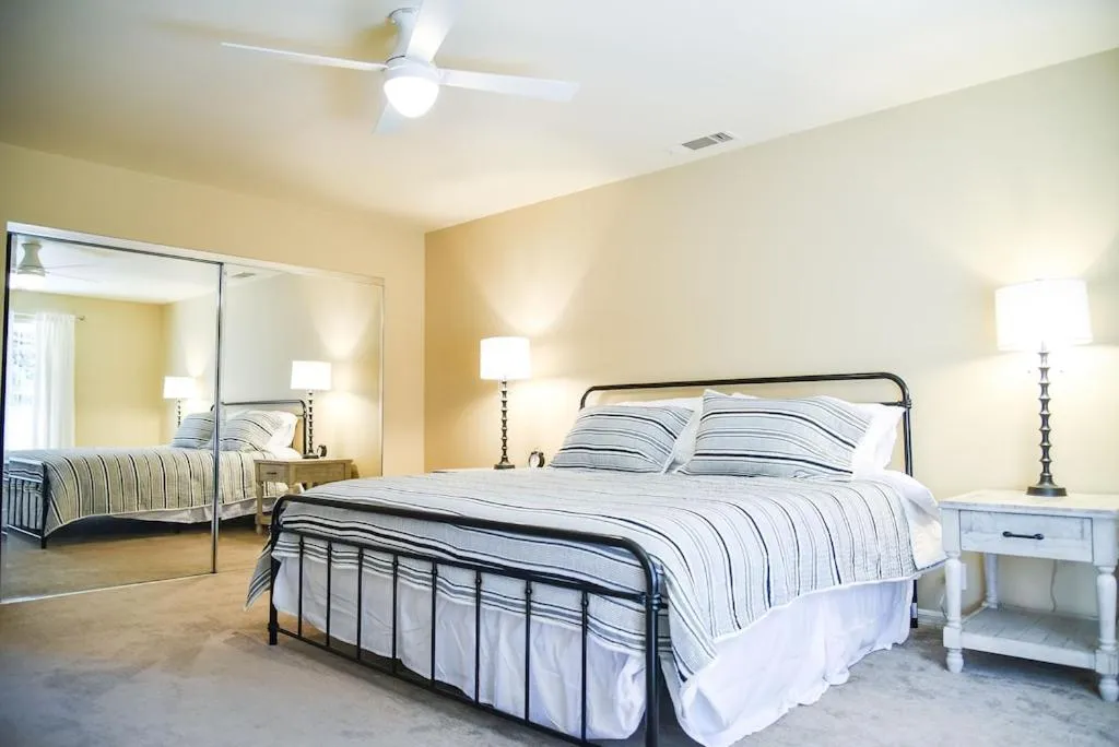 Bed in Sierra Ranch - A Yosemite Retreat