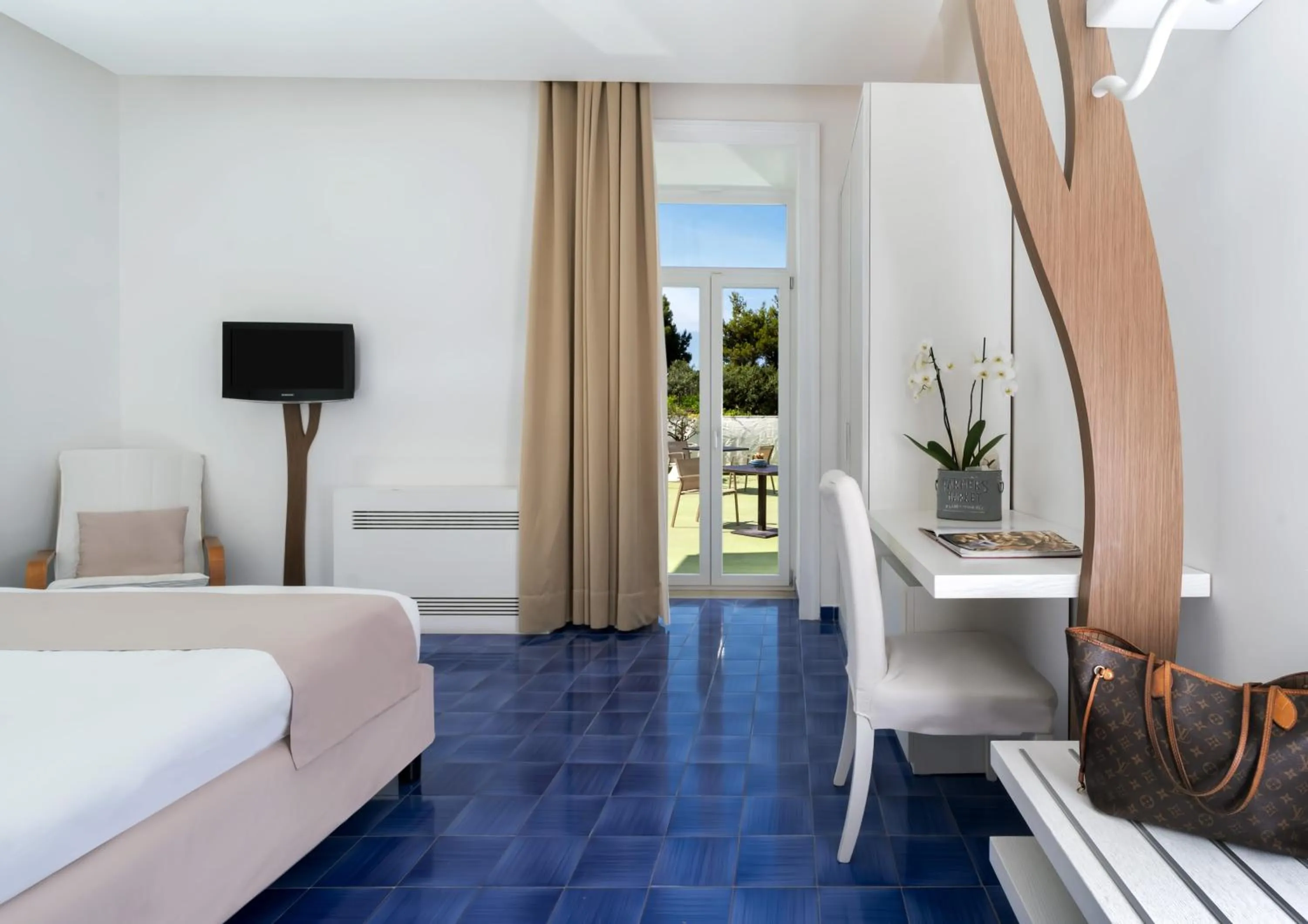 Photo of the whole room, Bed in Hotel Le Axidie