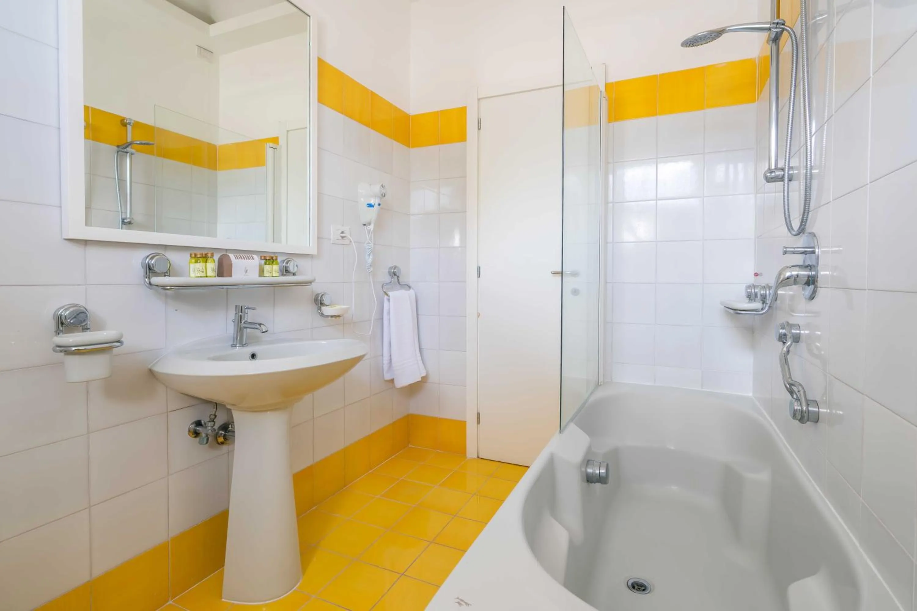 Shower in Hotel Le Axidie