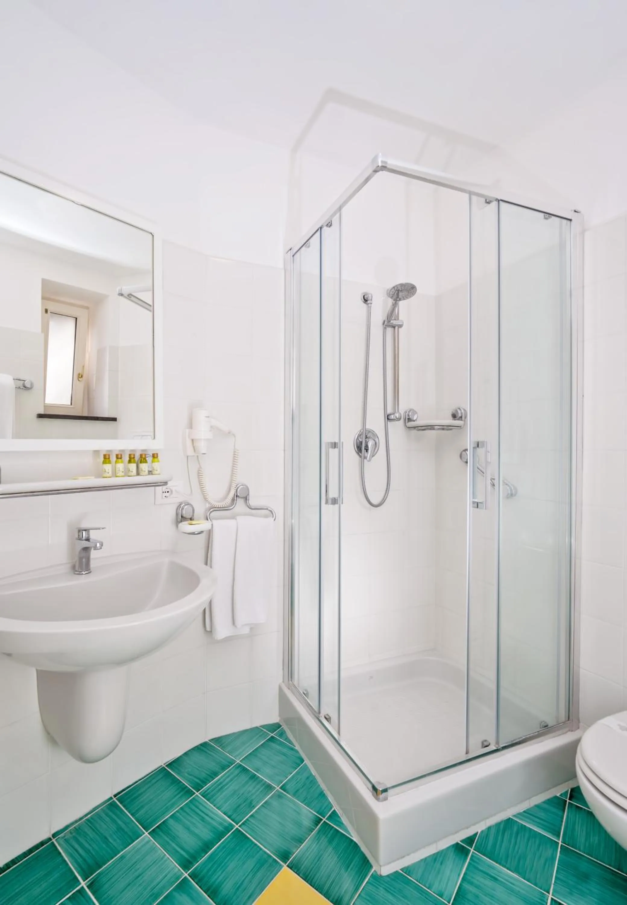 Shower in Hotel Le Axidie