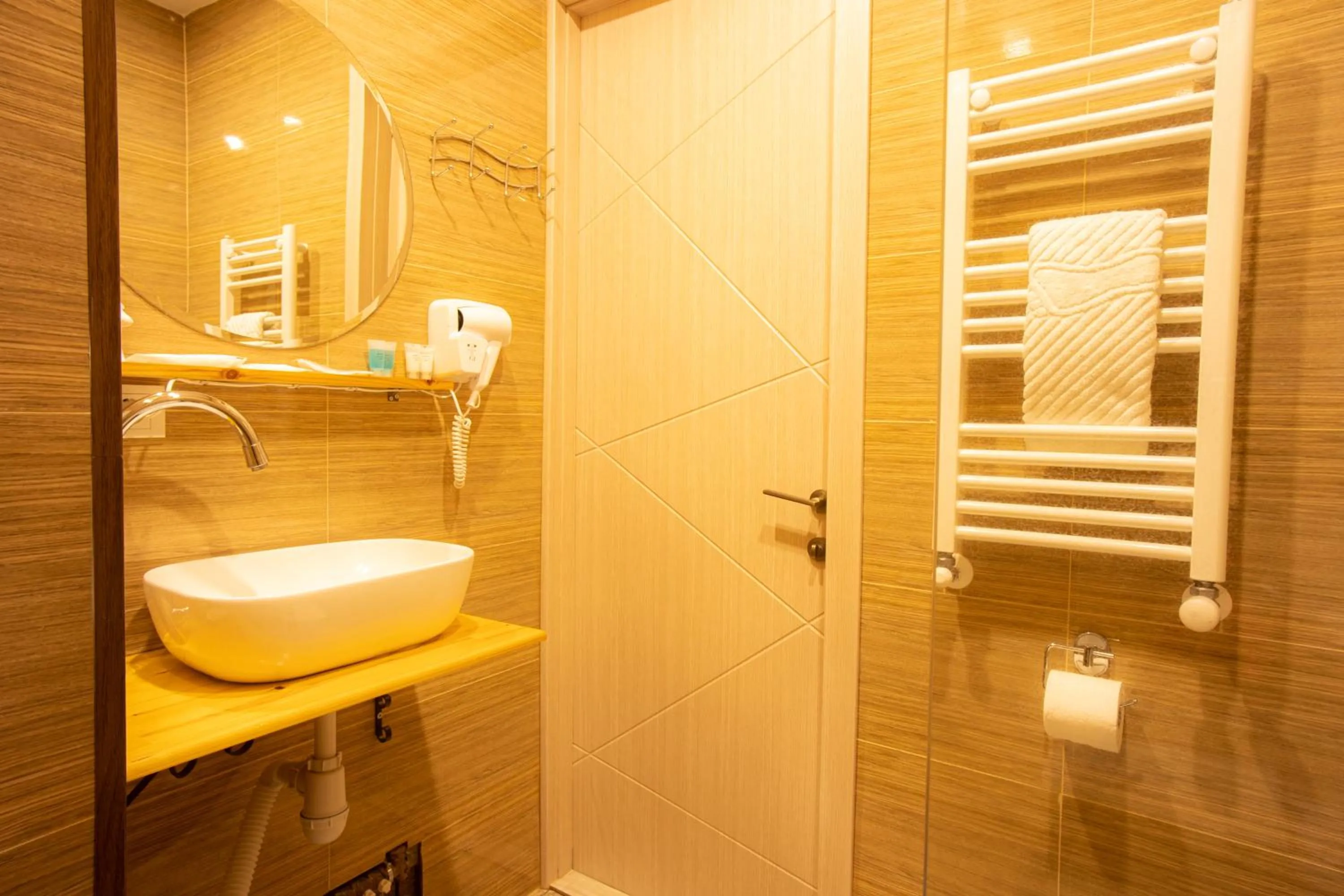 Shower in Mood Hotel Kazbegi