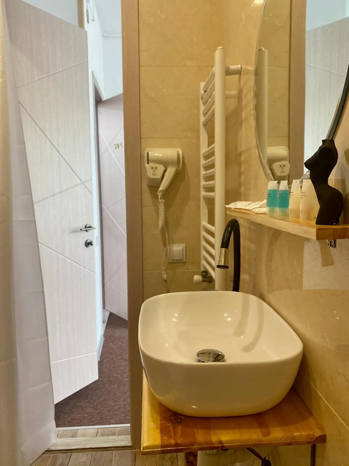 Shower in Mood Hotel Kazbegi