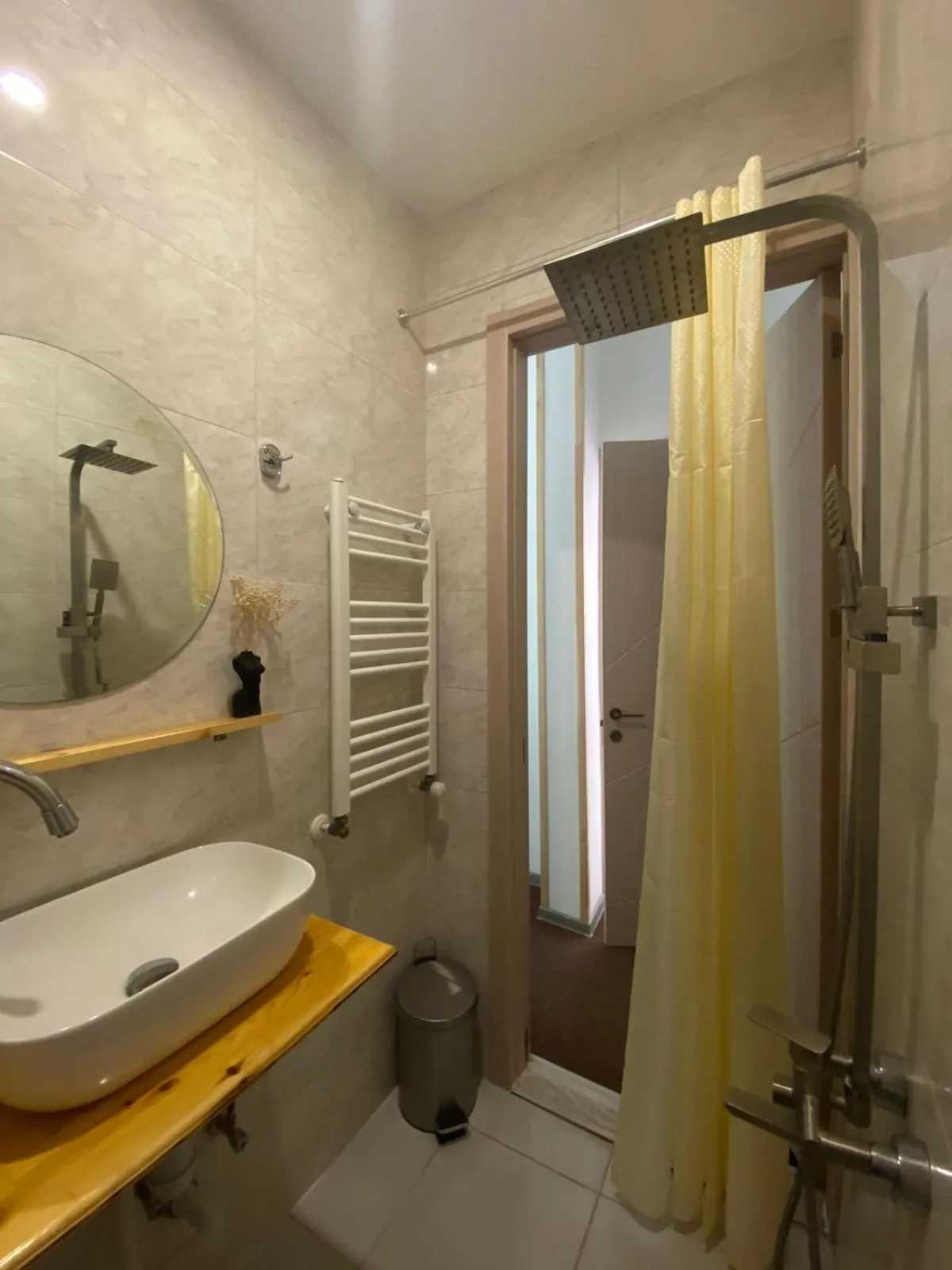 Shower in Mood Hotel Kazbegi