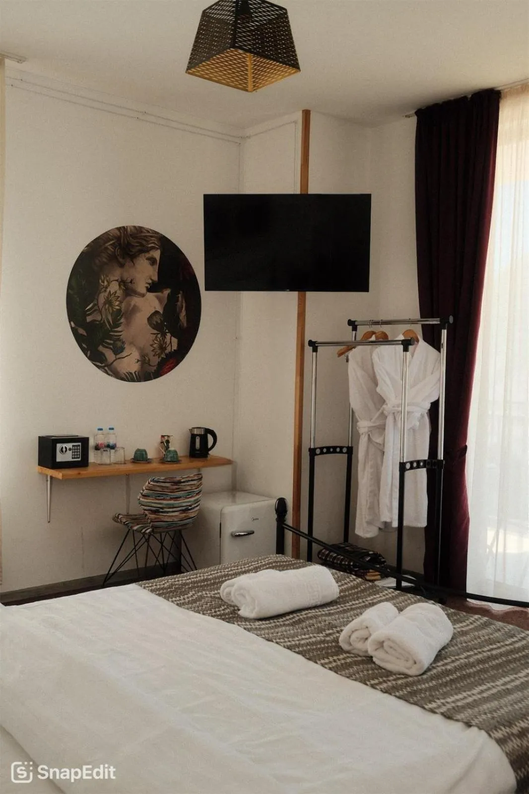 Communal lounge/ TV room, Bed in Mood Hotel Kazbegi