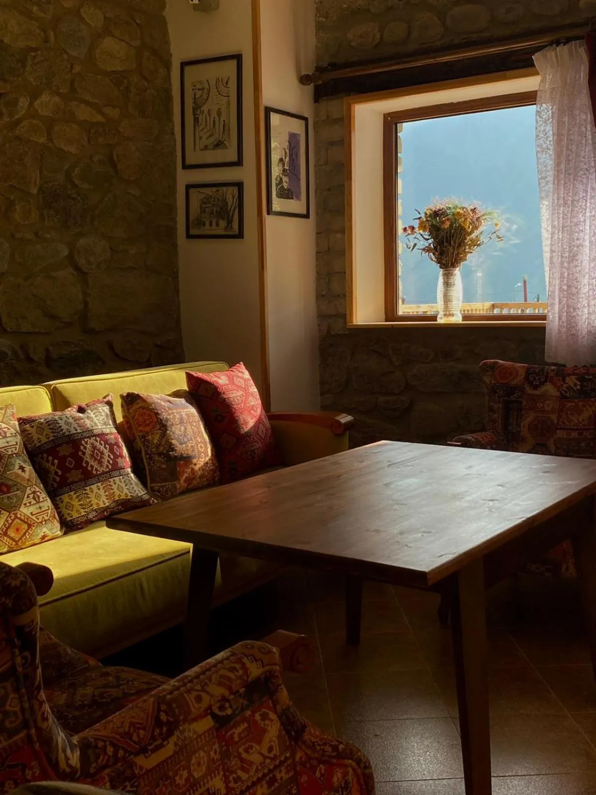 Restaurant/places to eat in Mood Hotel Kazbegi