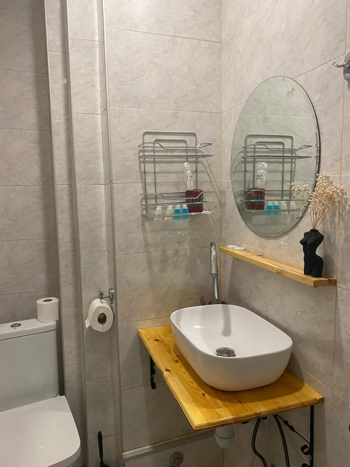 Shower in Mood Hotel Kazbegi
