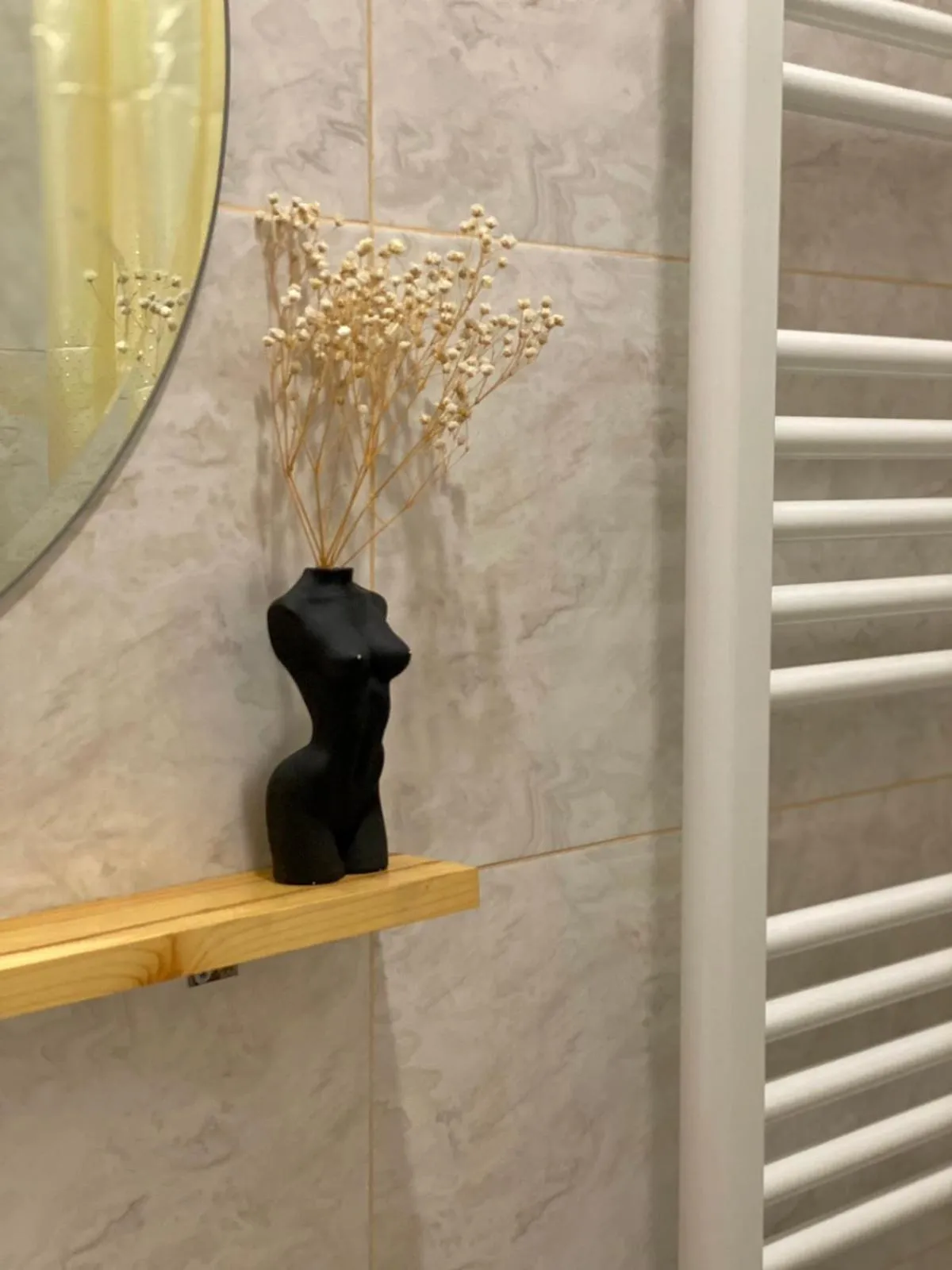 Shower in Mood Hotel Kazbegi
