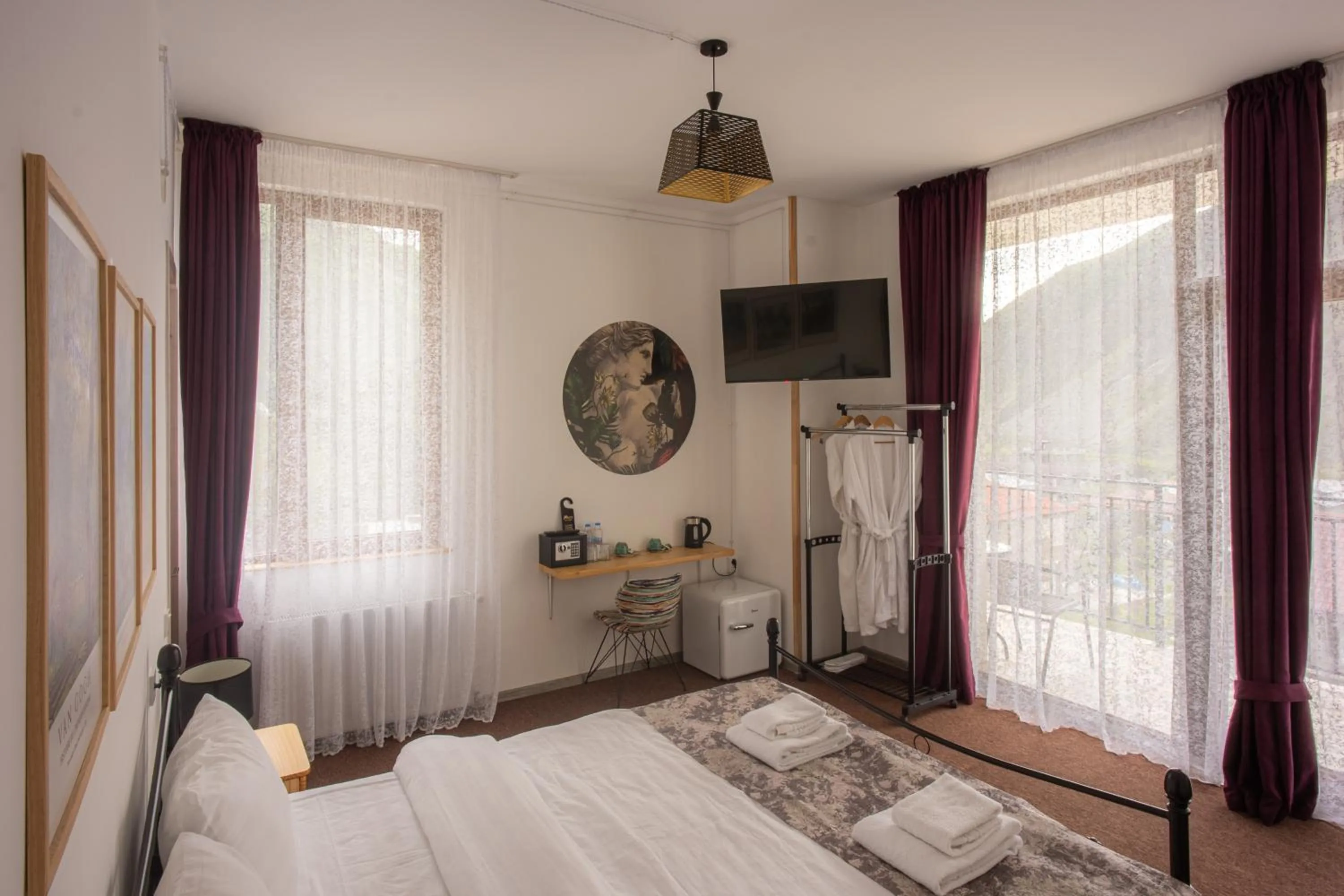 Bed in Mood Hotel Kazbegi