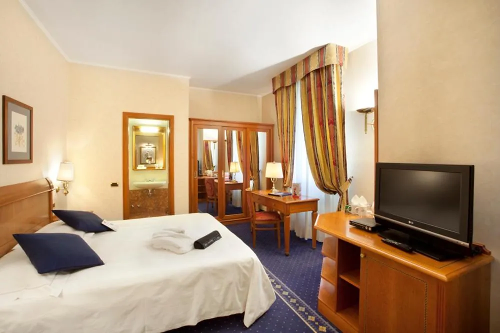 Bedroom, Bed in Hotel Cappello D'Oro, BW Signature Collection