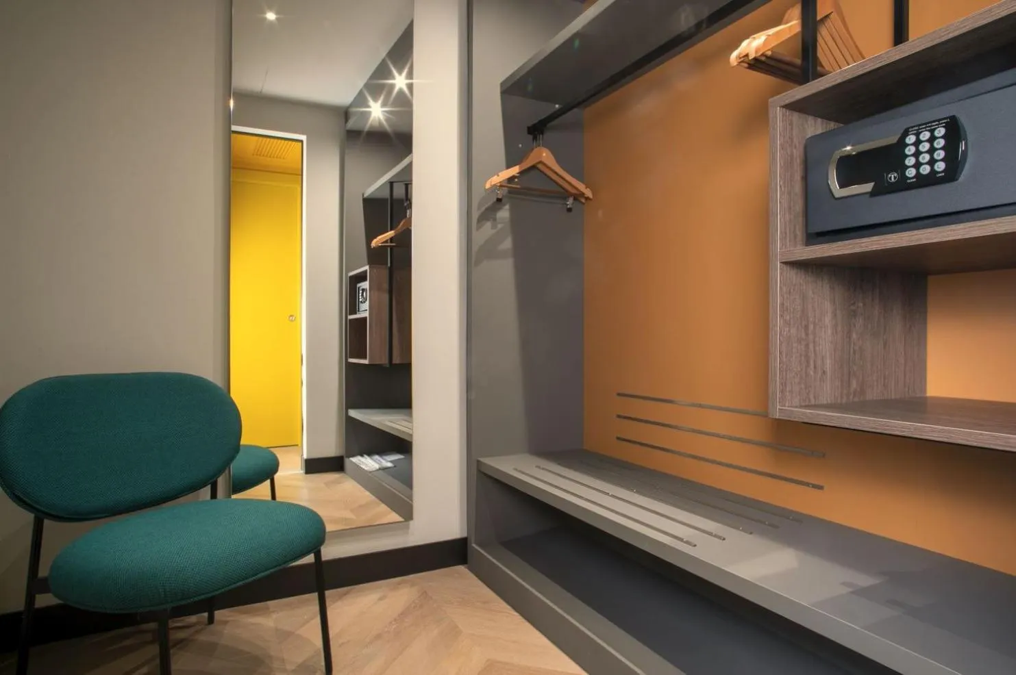 wardrobe in Hotel Cappello D'Oro, BW Signature Collection