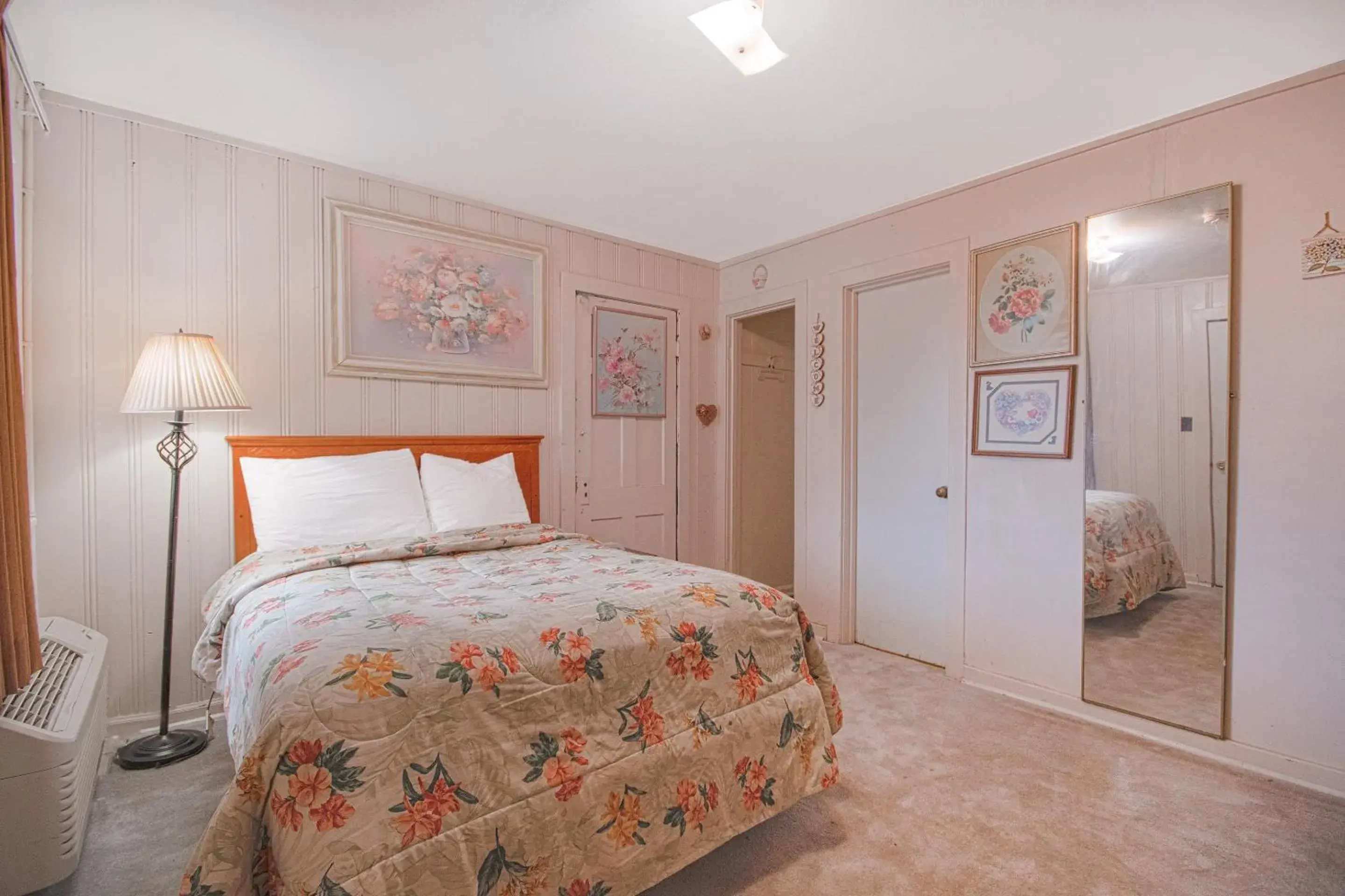 Bedroom, Bed in Sunflower Motel Hiawatha By OYO Bedroom, Bed in Sunflower Motel Hiawatha By OYO