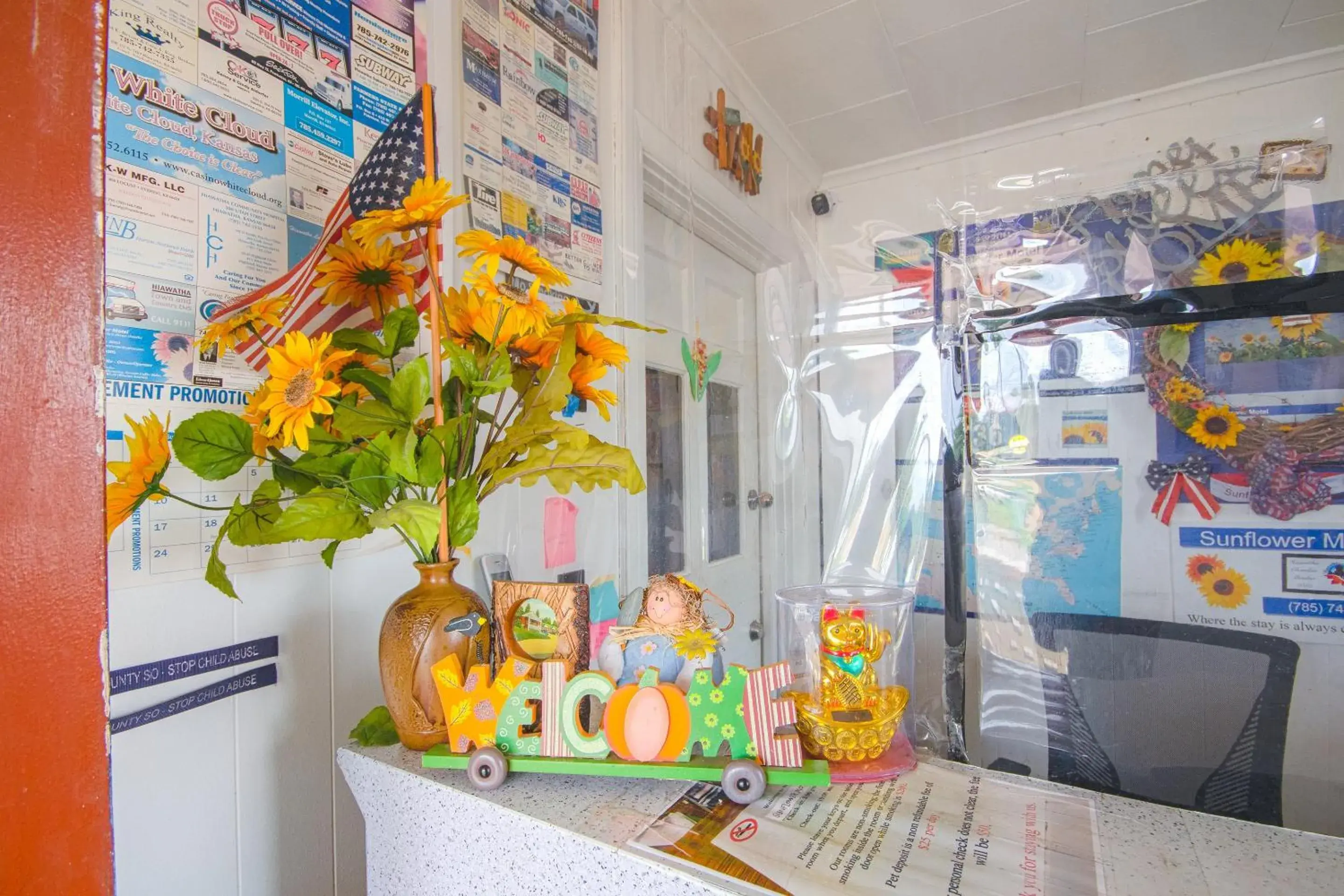 Lobby or reception in Sunflower Motel Hiawatha By OYO Lobby or reception in Sunflower Motel Hiawatha By OYO