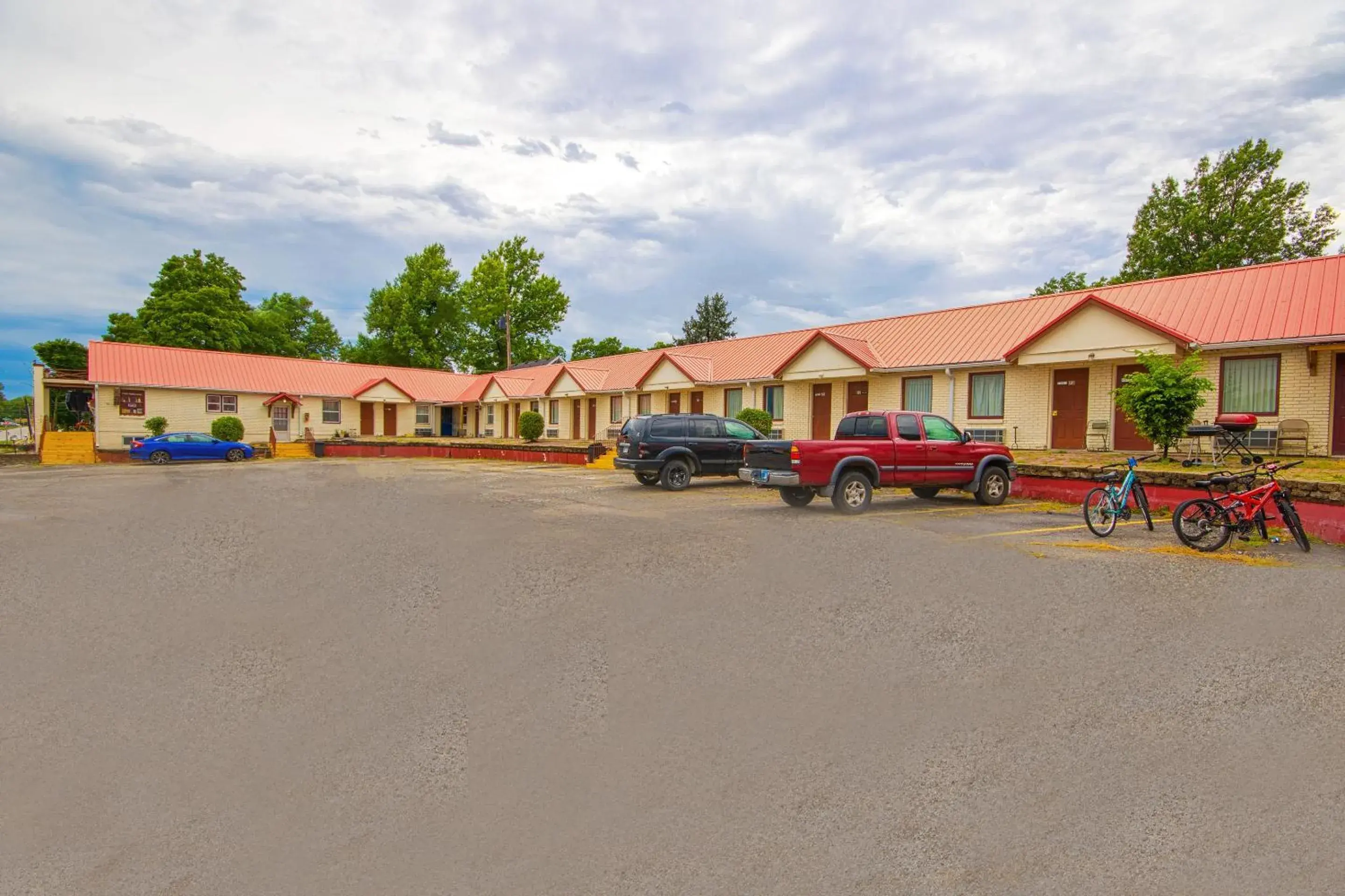 Facade/entrance in Sunflower Motel Hiawatha By OYO Facade/entrance in Sunflower Motel Hiawatha By OYO