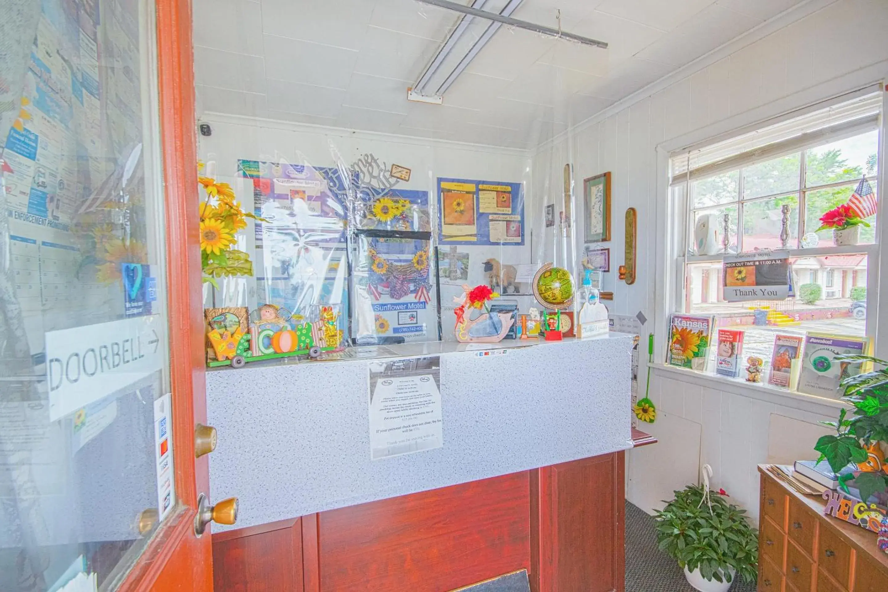 Lobby or reception in Sunflower Motel Hiawatha By OYO Lobby or reception in Sunflower Motel Hiawatha By OYO