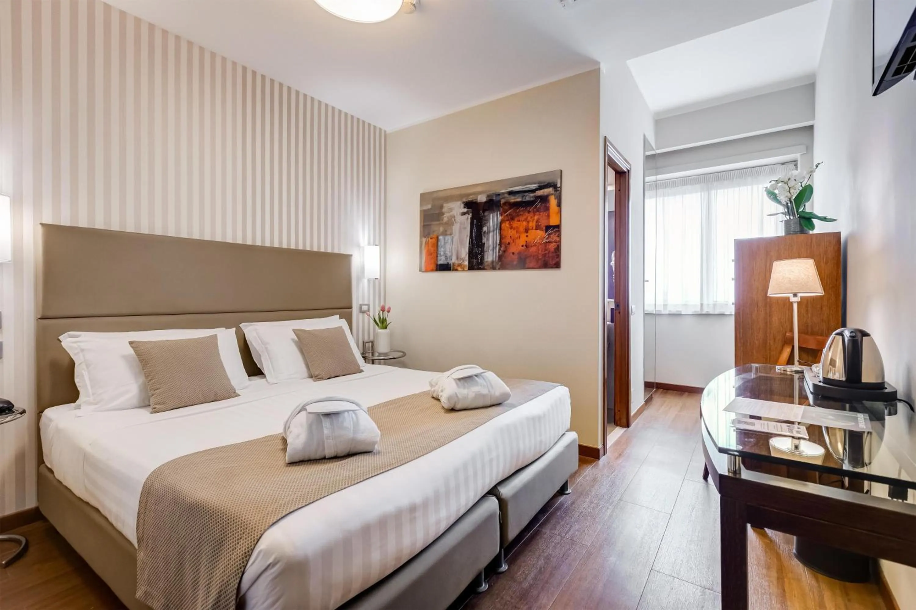 Photo of the whole room, Bed in Best Western Hotel Piccadilly