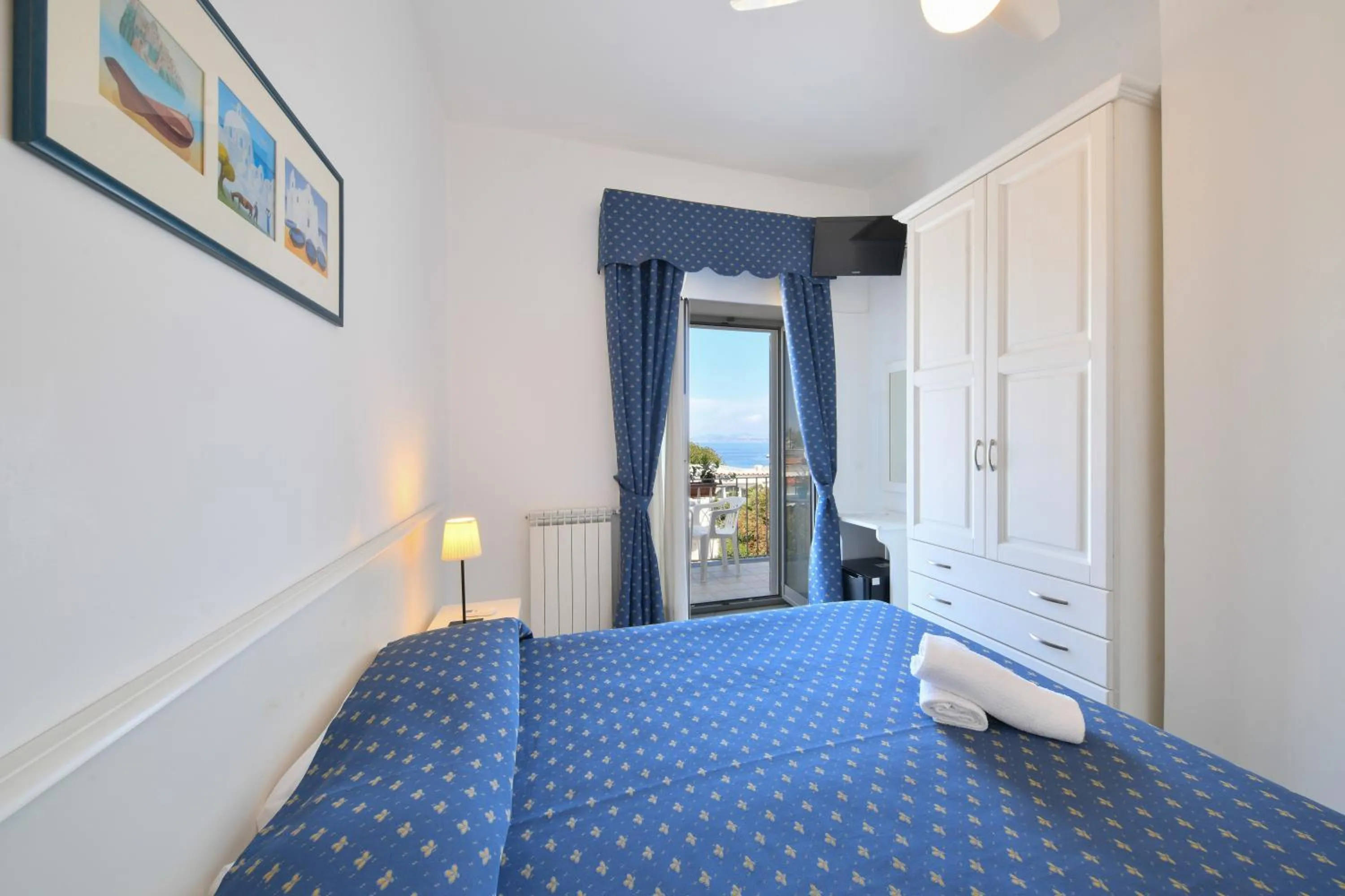 Photo of the whole room, Bed in Hotel Noris