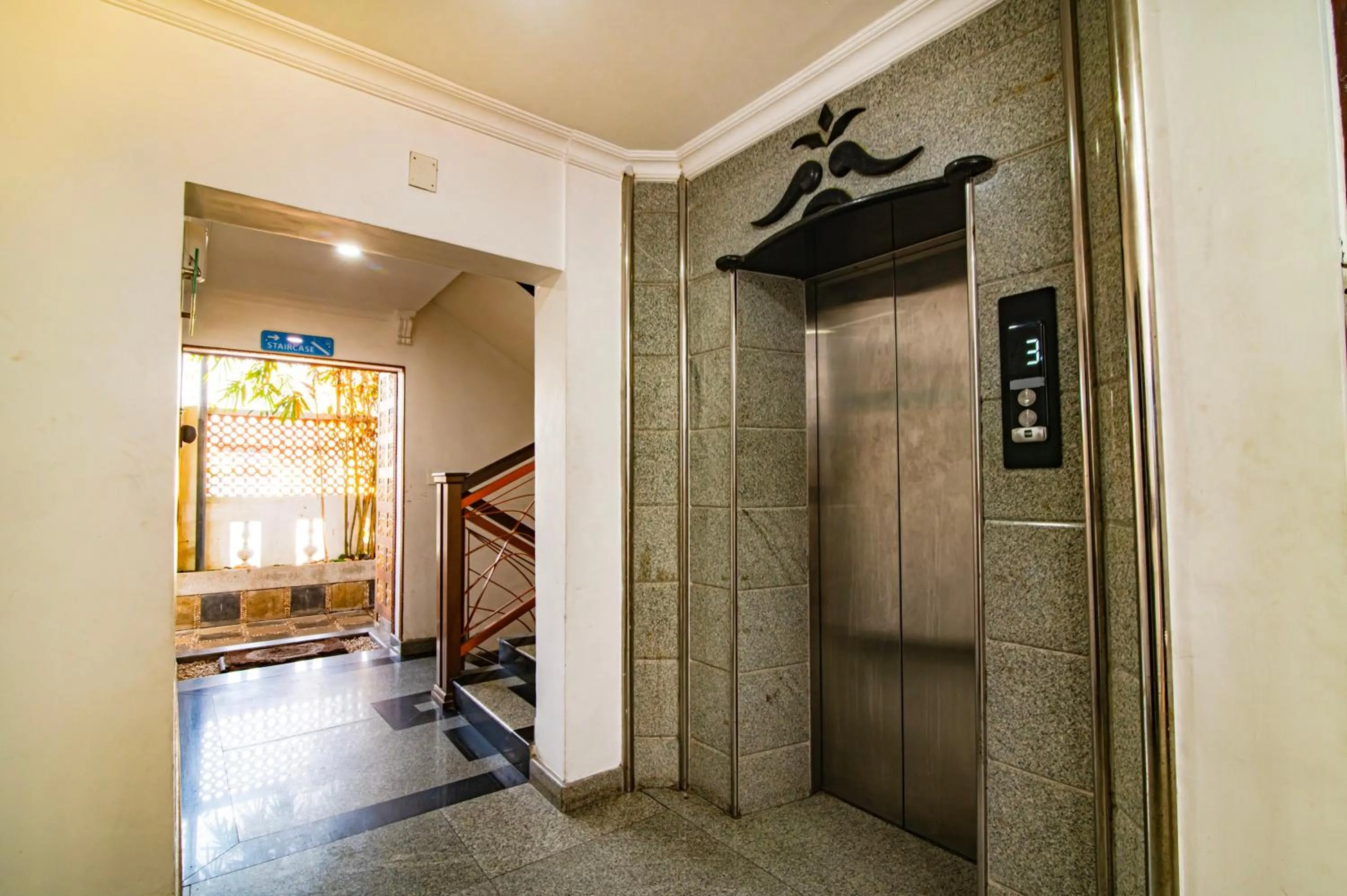 elevator in Hotel Mart View
