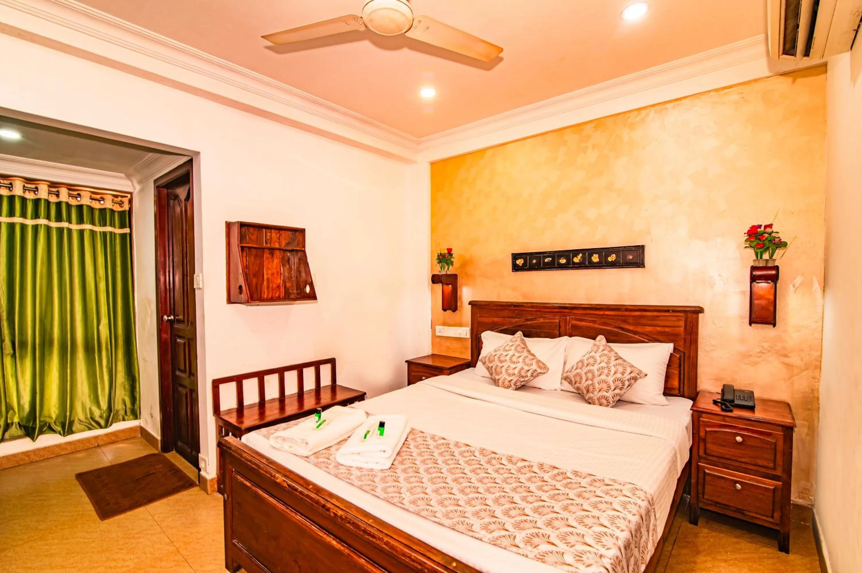 Bedroom, Bed in Hotel Mart View