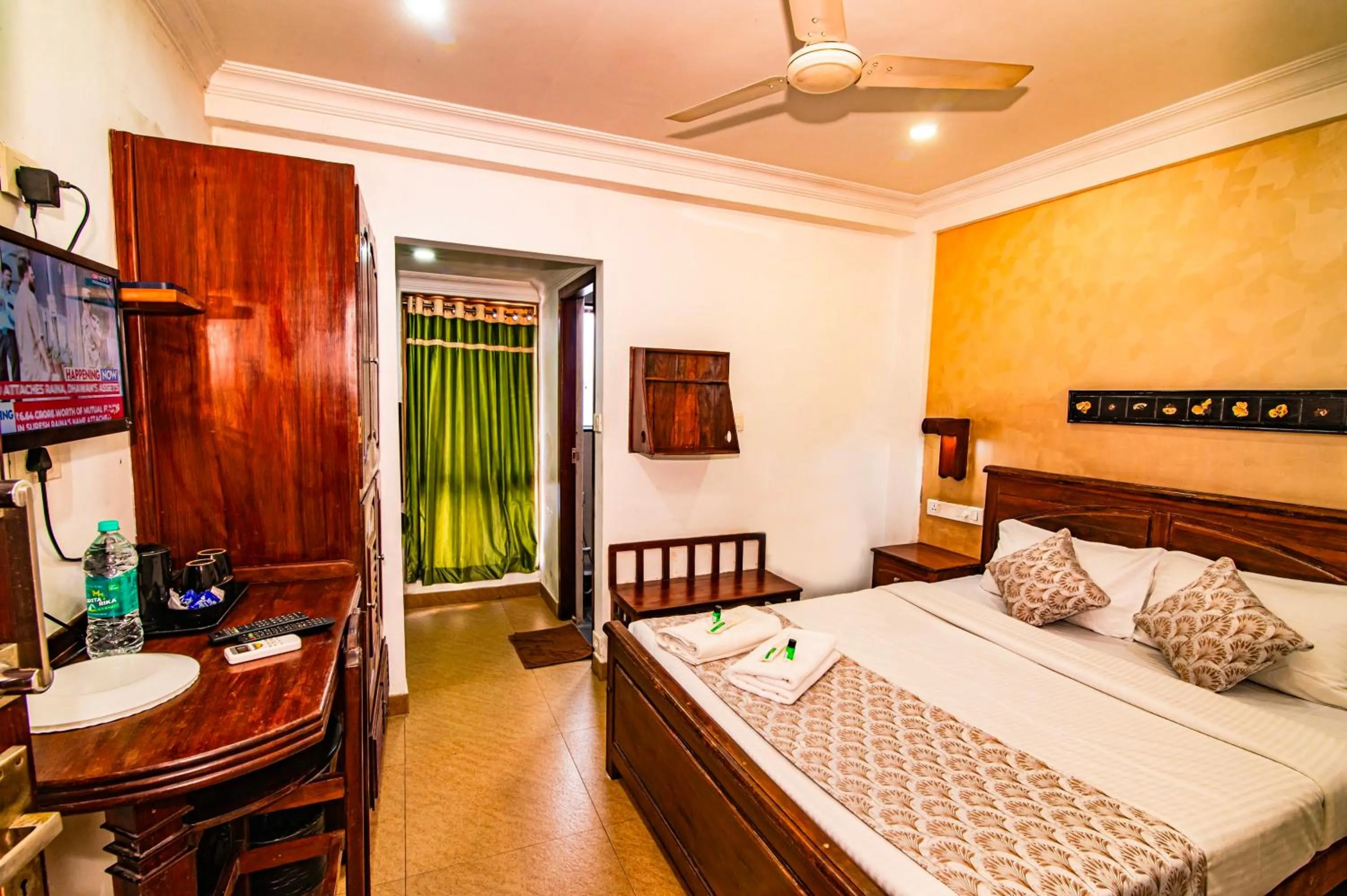 Bedroom, Bed in Hotel Mart View