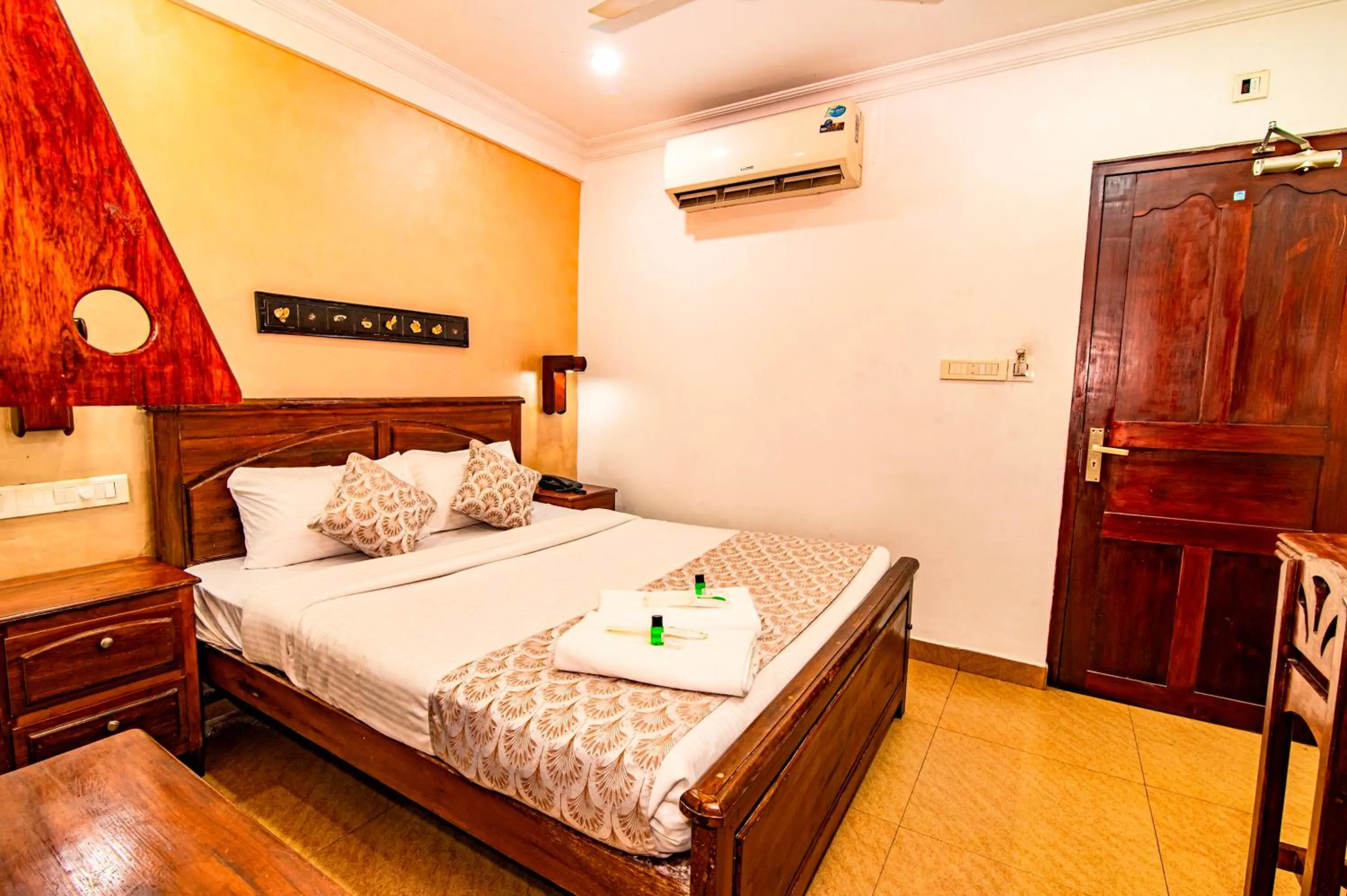 Bedroom, Bed in Hotel Mart View