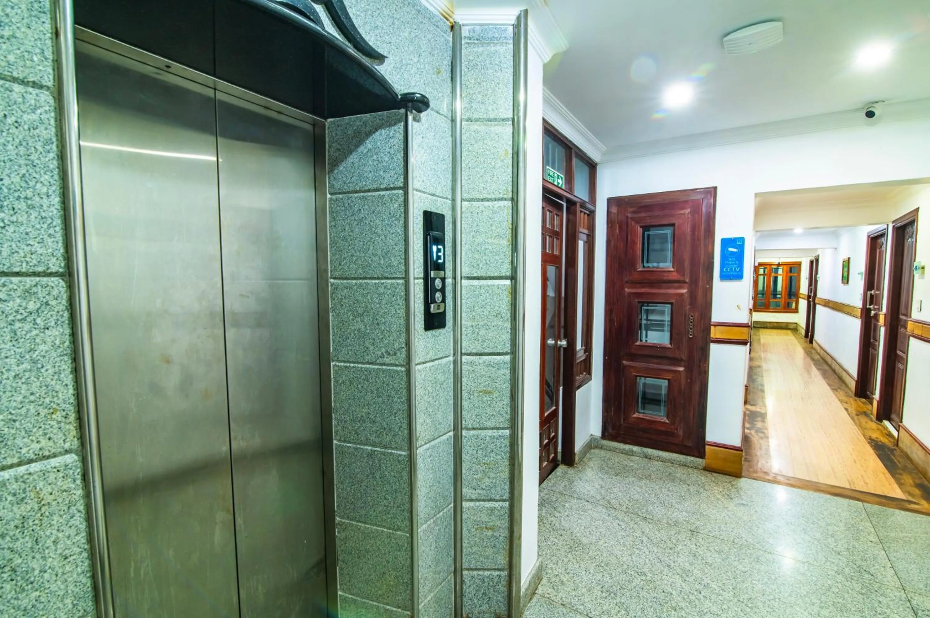 elevator in Hotel Mart View