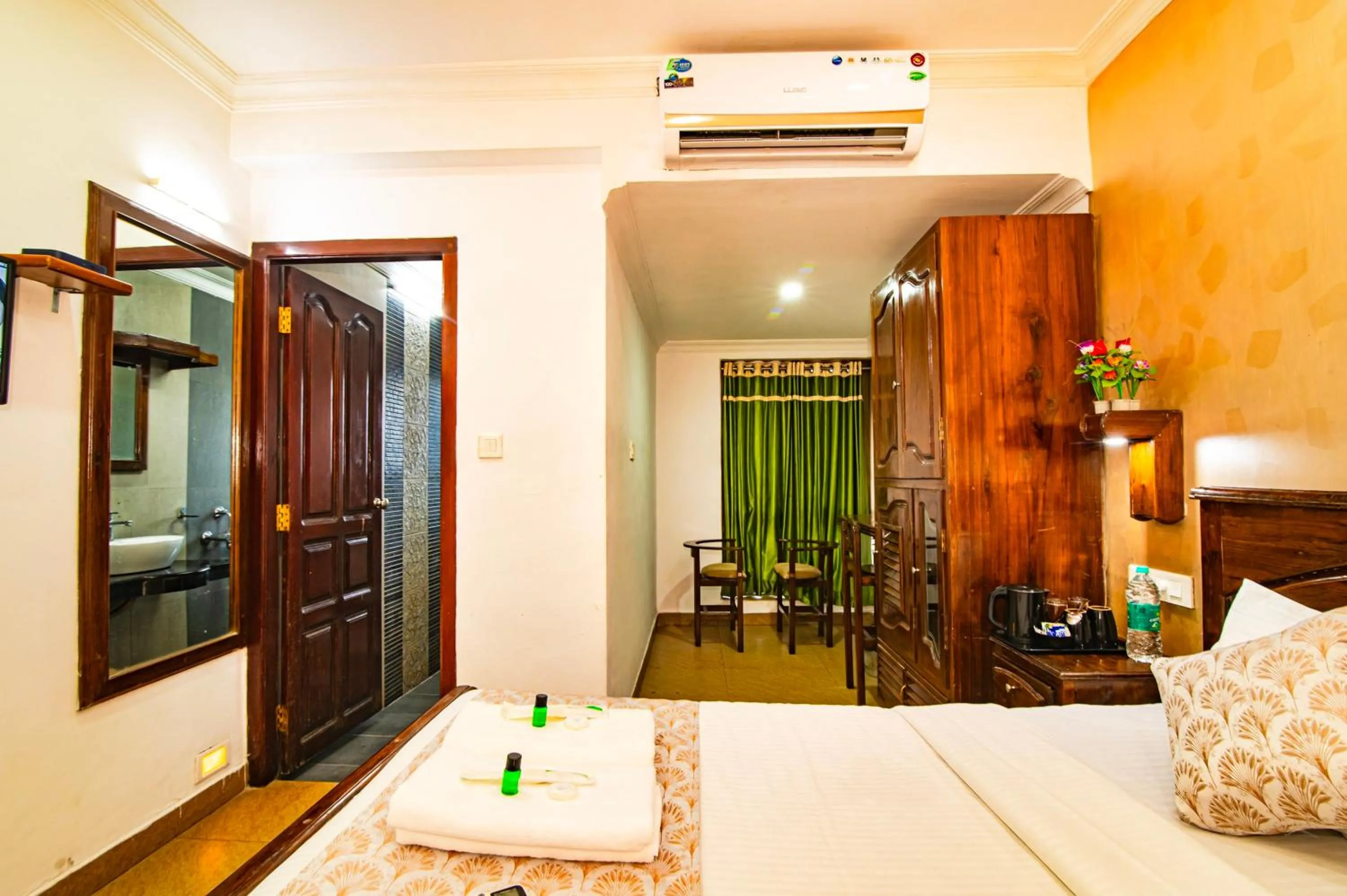 Bedroom, Bed in Hotel Mart View