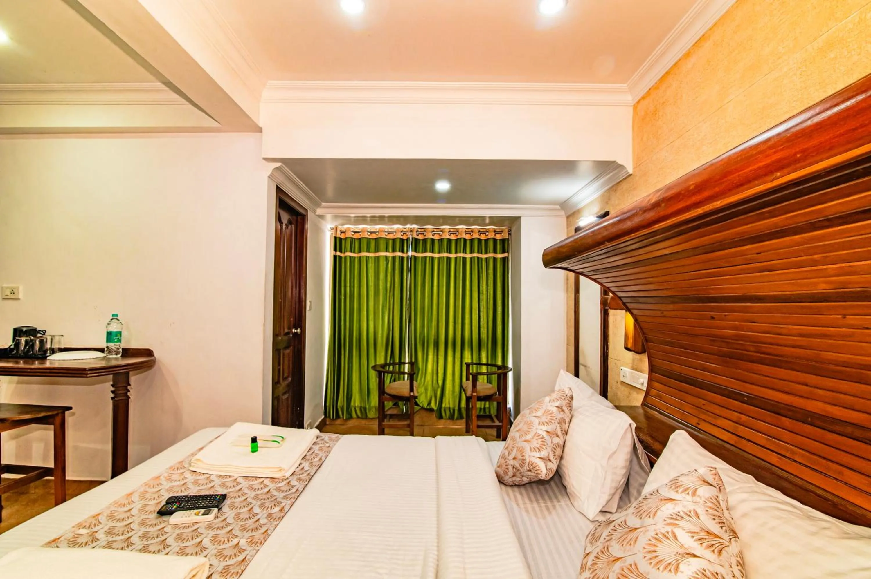 Bedroom, Bed in Hotel Mart View
