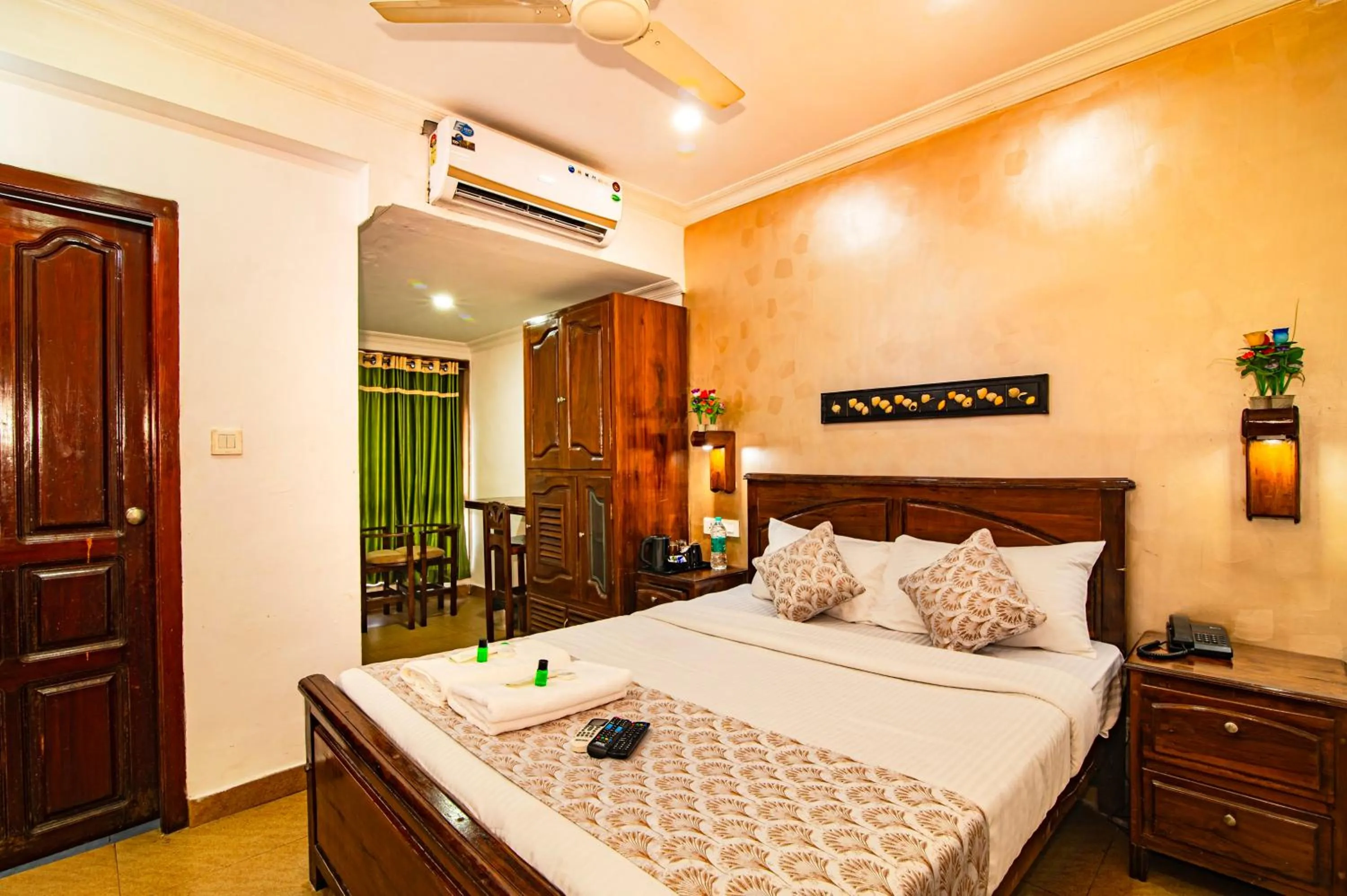 Bedroom, Bed in Hotel Mart View