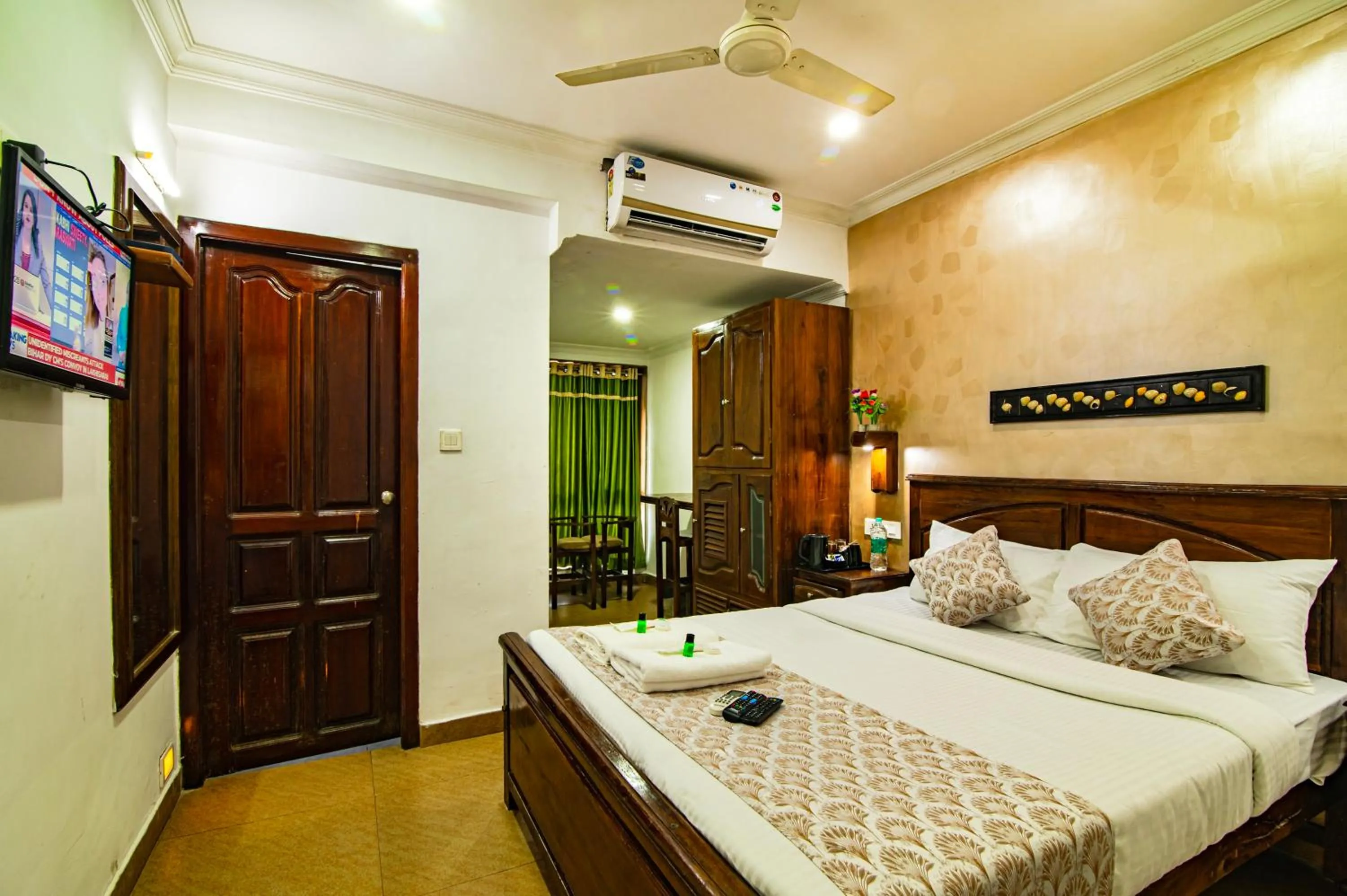 Bedroom, Bed in Hotel Mart View