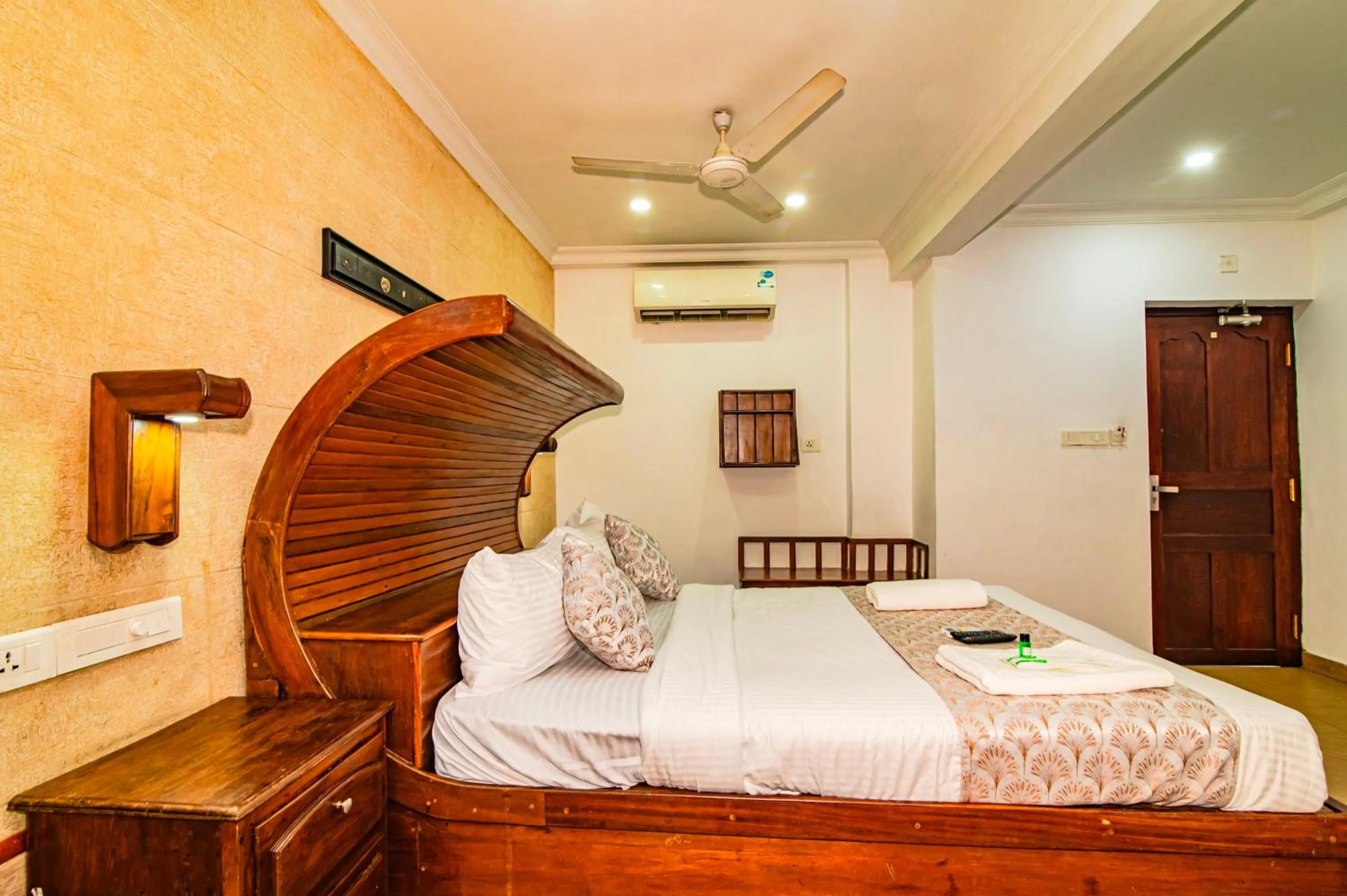 Bed in Hotel Mart View