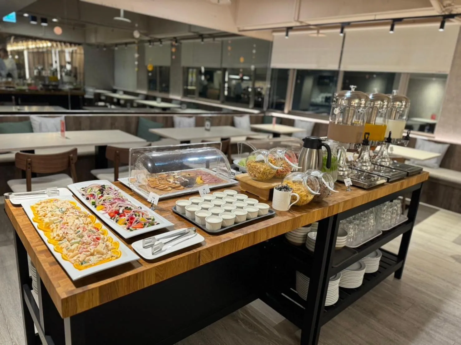 Restaurant/places to eat in Dahu Park Hotel