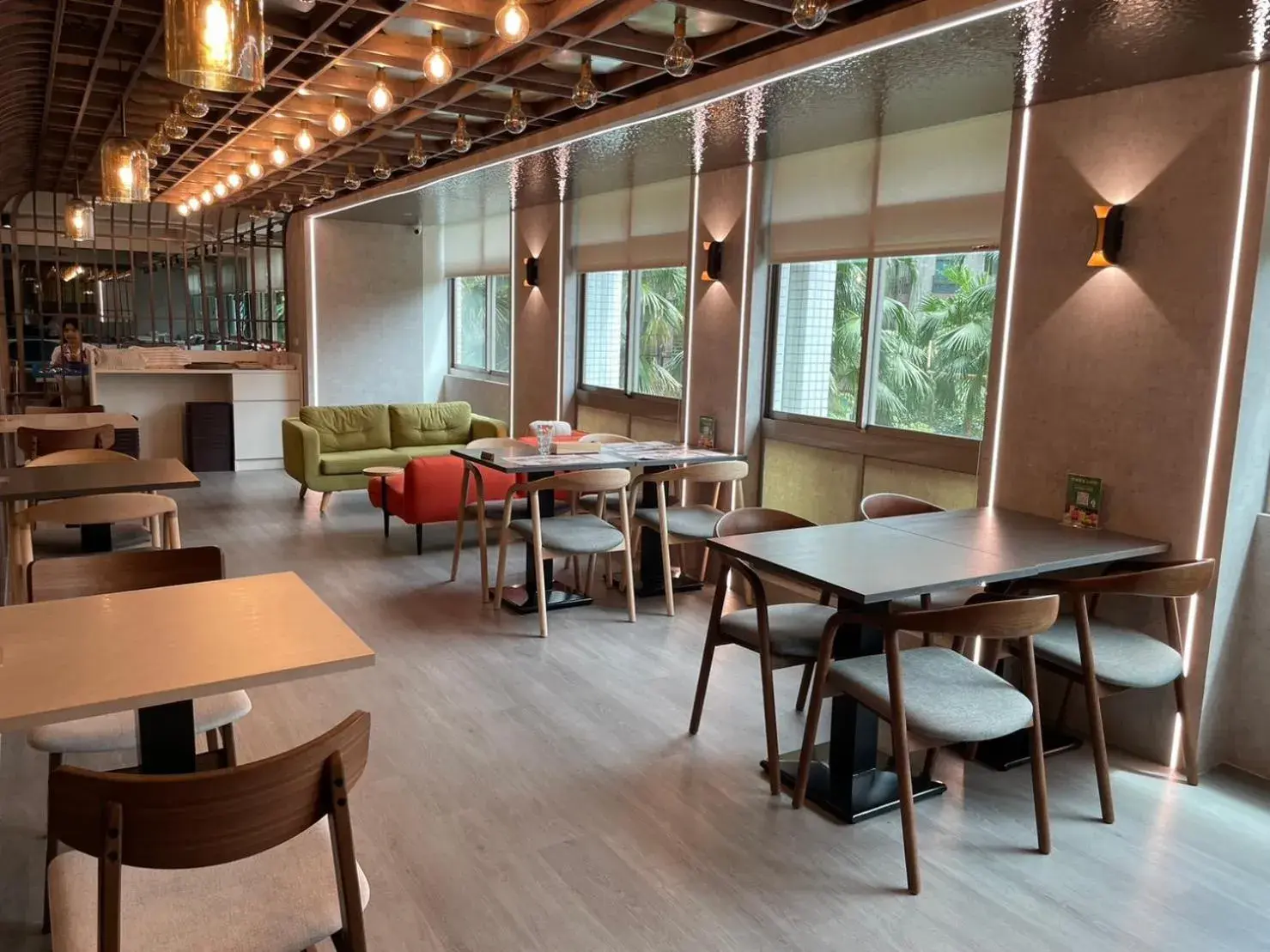 Restaurant/places to eat in Dahu Park Hotel Restaurant/places to eat in Dahu Park Hotel