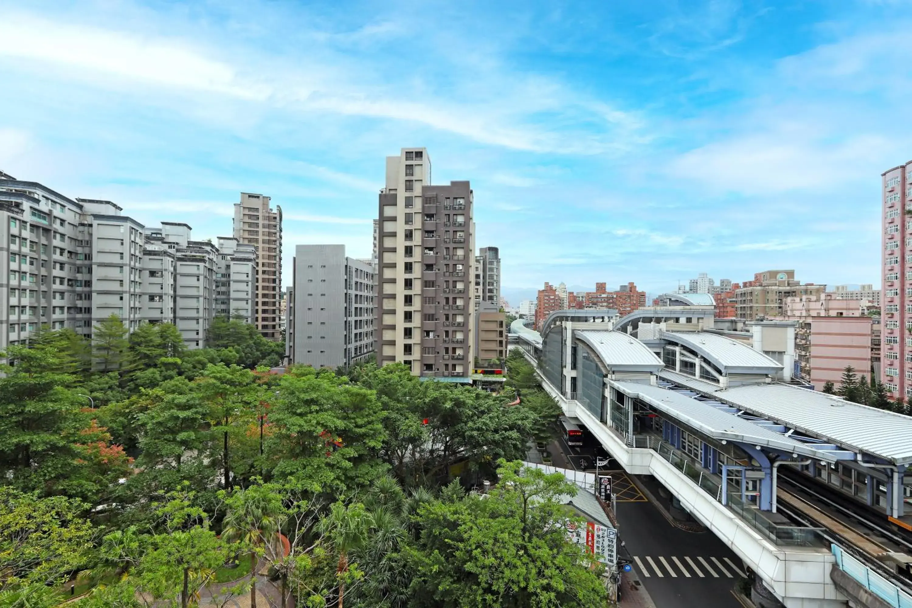 Inner courtyard view in Dahu Park Hotel Inner courtyard view in Dahu Park Hotel