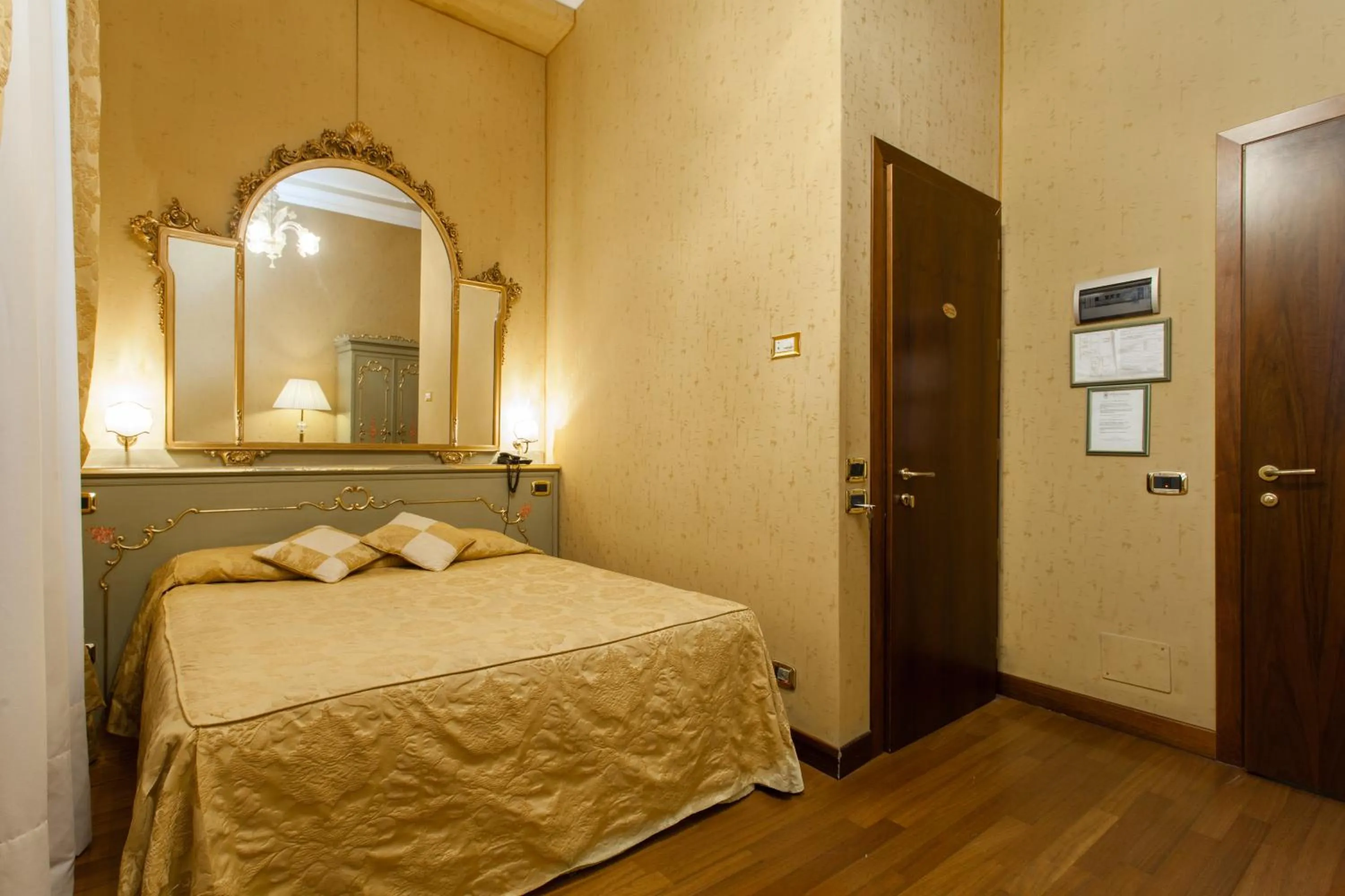 Photo of the whole room, Bed in Hotel Al Ponte Mocenigo
