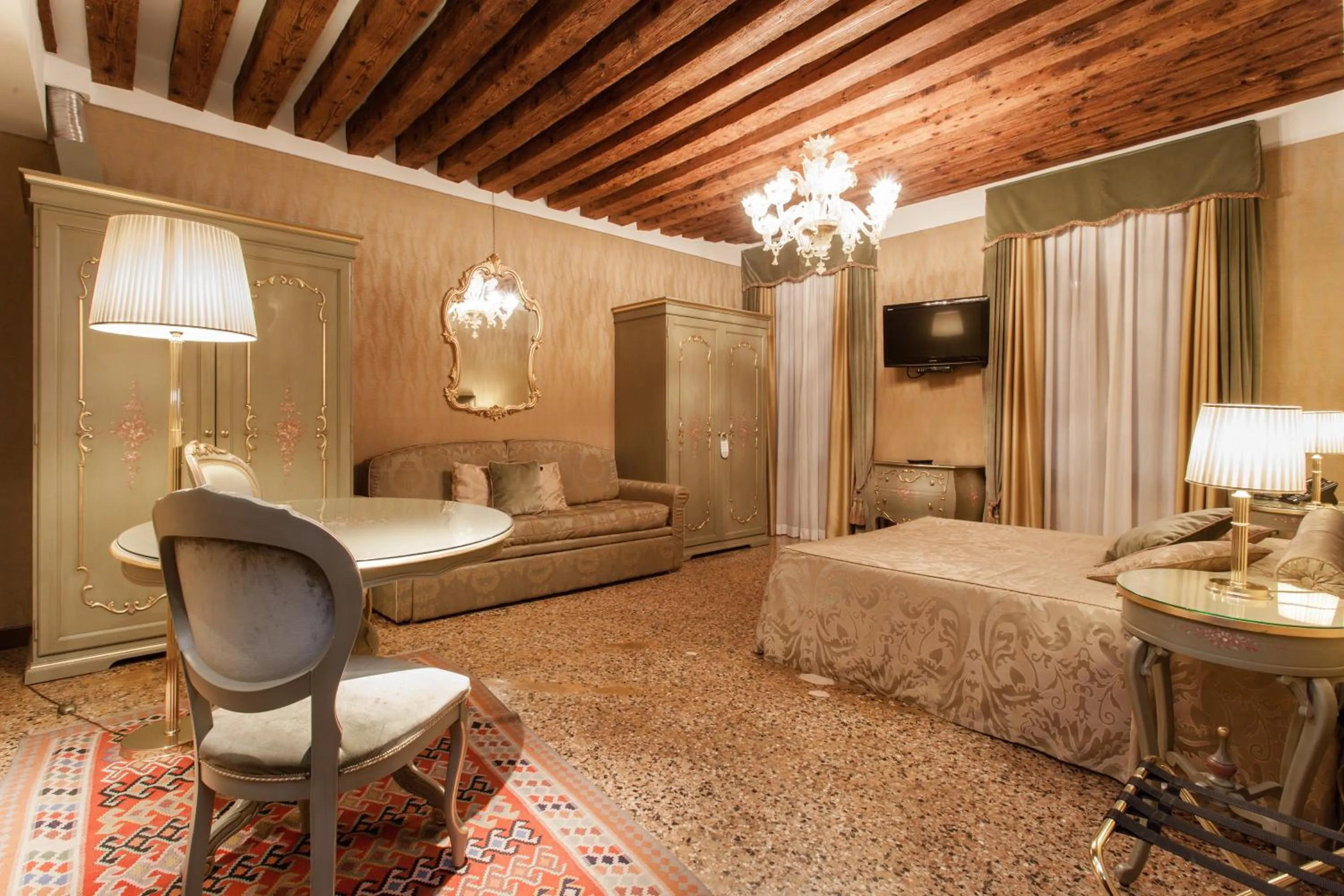 Photo of the whole room, Bed in Hotel Al Ponte Mocenigo
