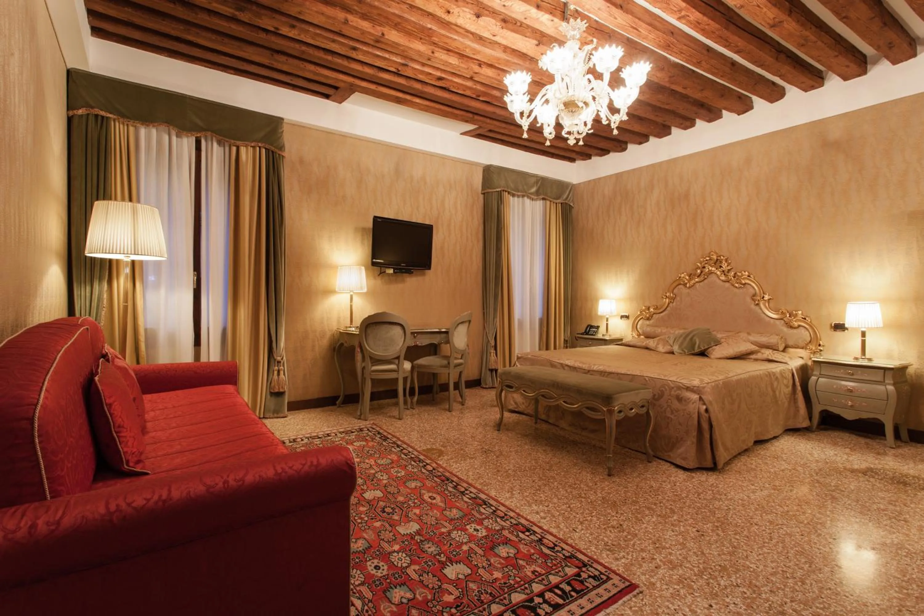 Photo of the whole room, Bed in Hotel Al Ponte Mocenigo