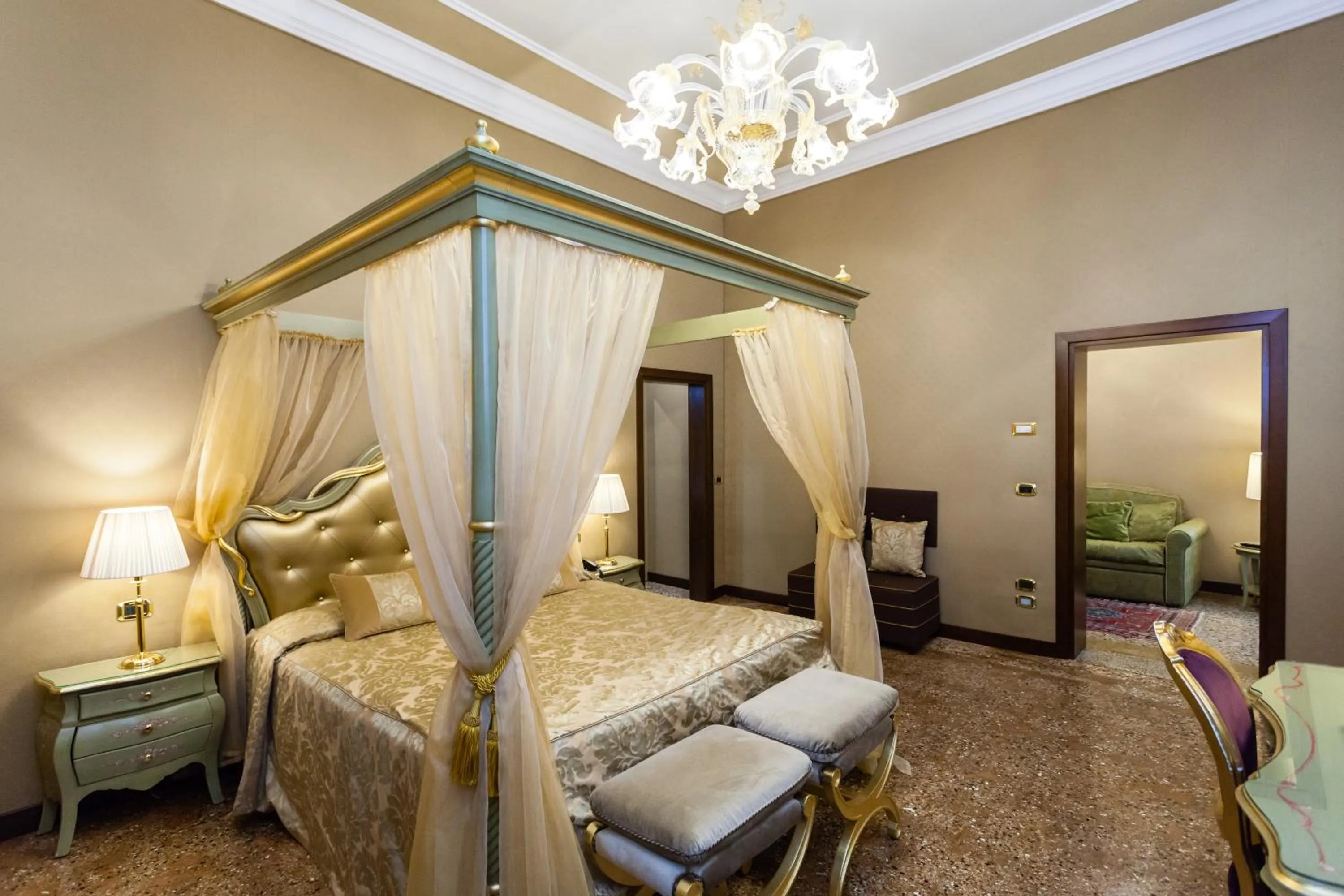 Photo of the whole room, Bed in Hotel Al Ponte Mocenigo